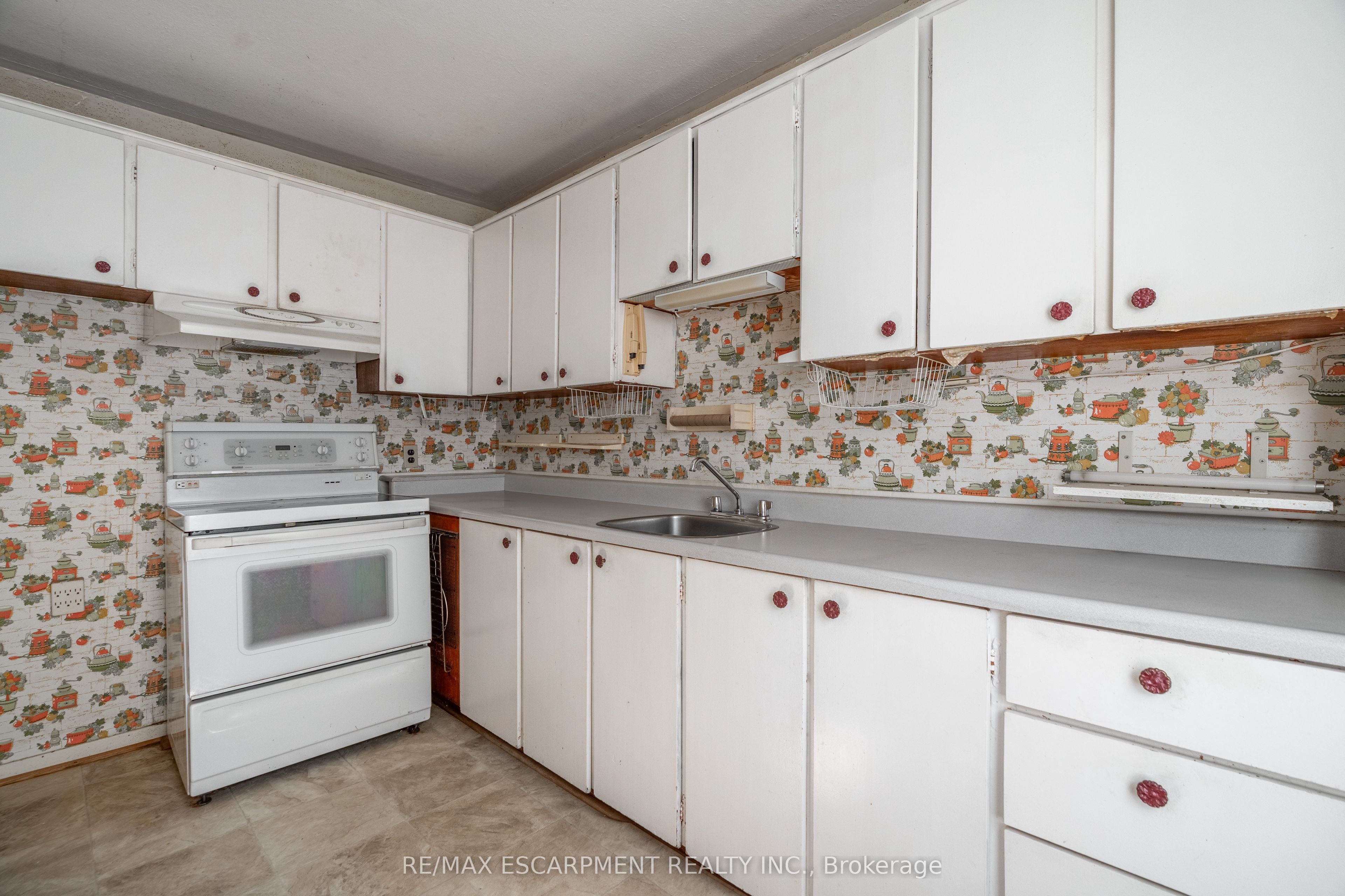 519 Claridge Road 8 Property Photo 15
