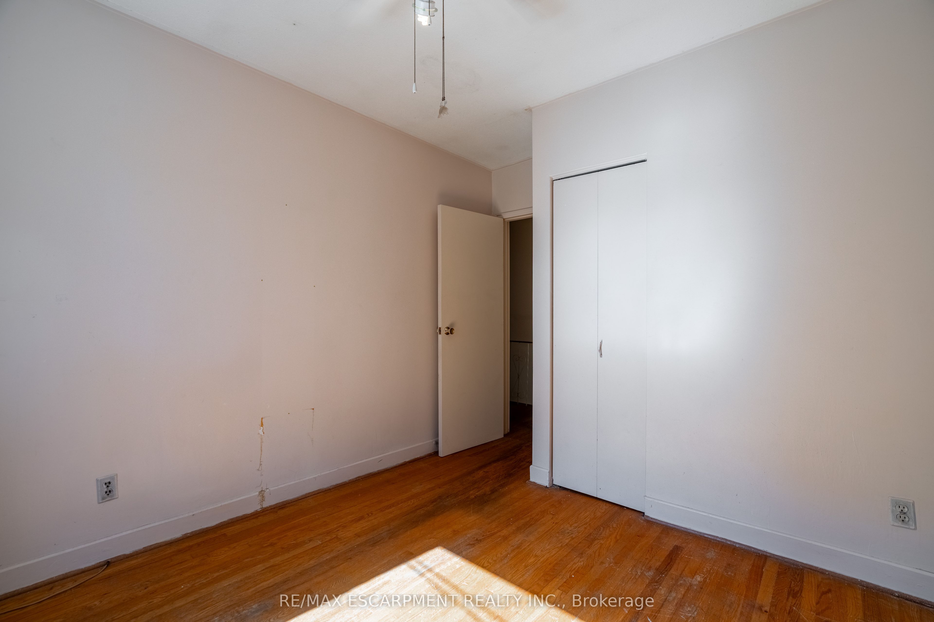 519 Claridge Road 8 Property Photo 22