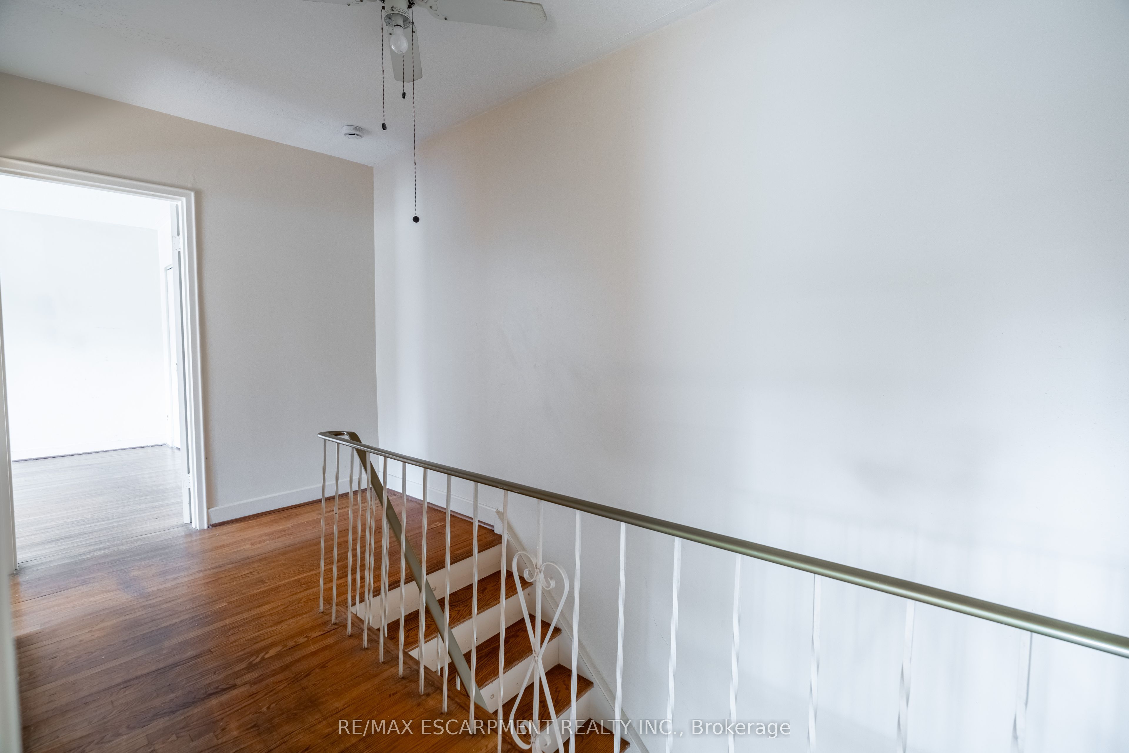 519 Claridge Road 8 Property Photo 25
