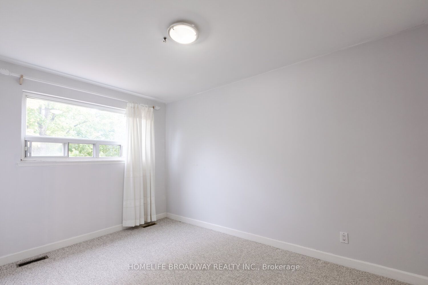 37 Millburn Drive Property Photo 12