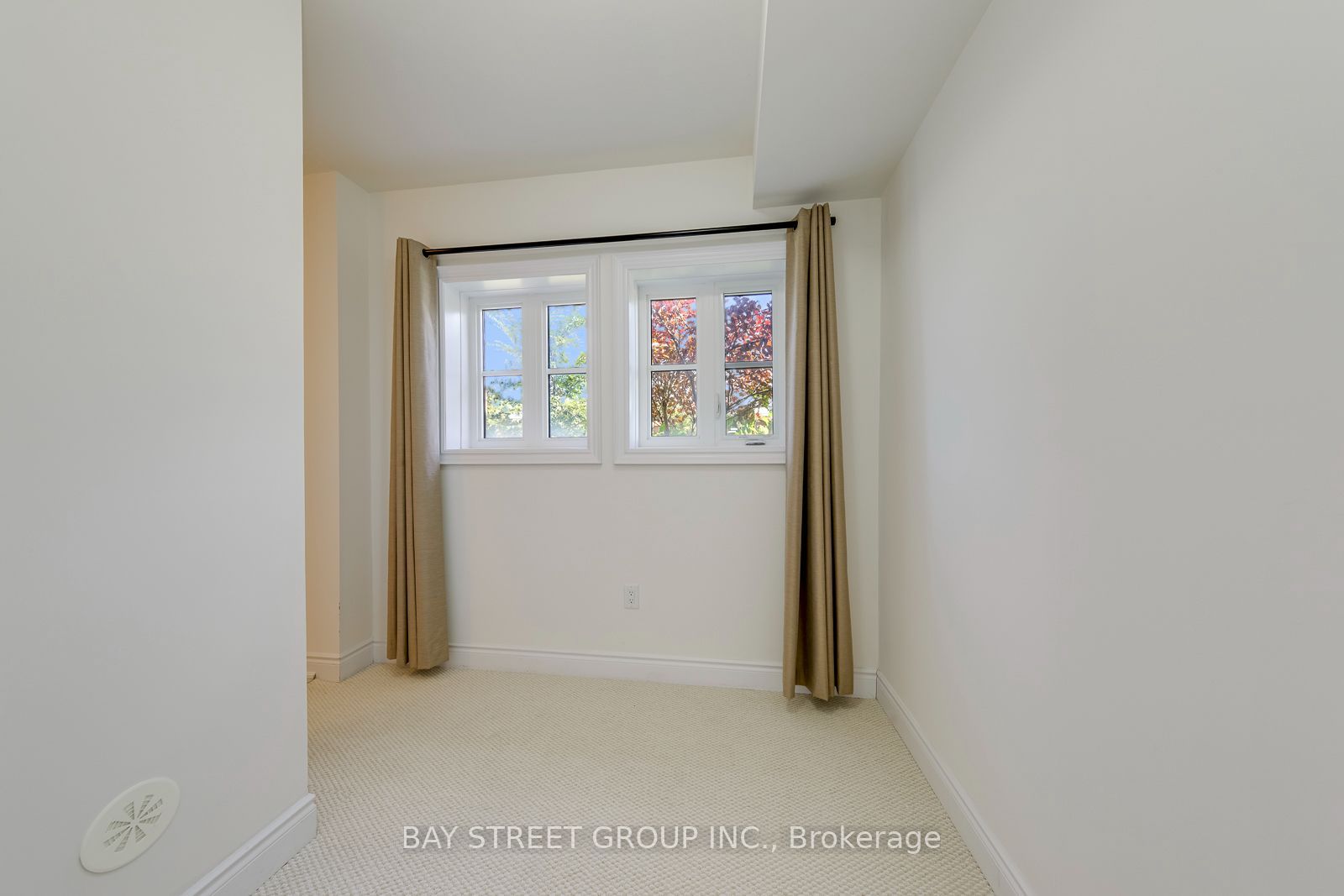 2172 Trafalgar Road #14 Property Photo 6