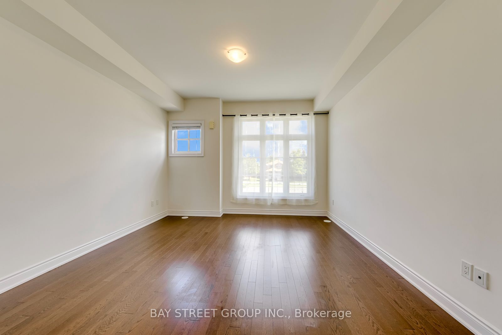 2172 Trafalgar Road #14 Property Photo 15