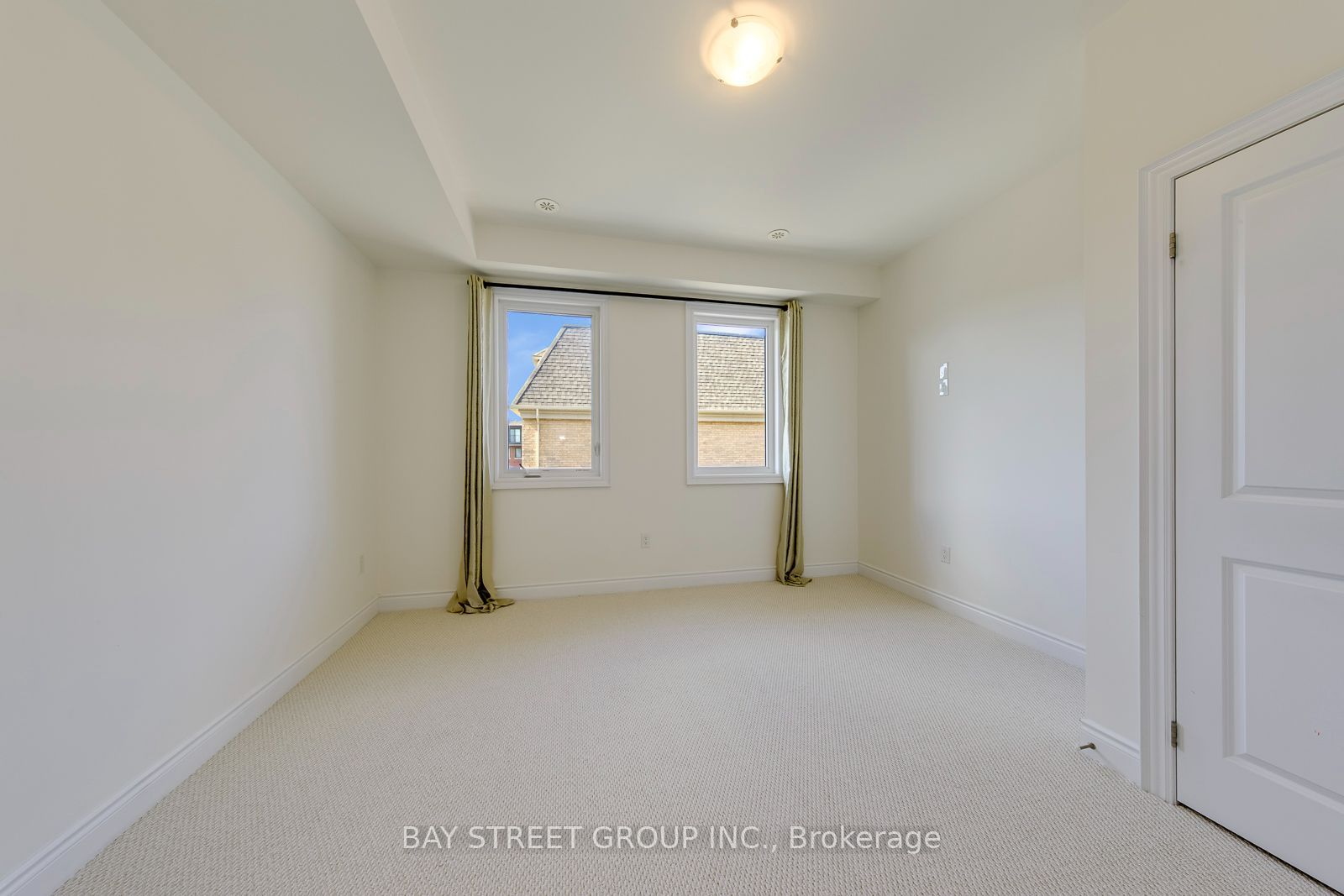 2172 Trafalgar Road #14 Property Photo 18
