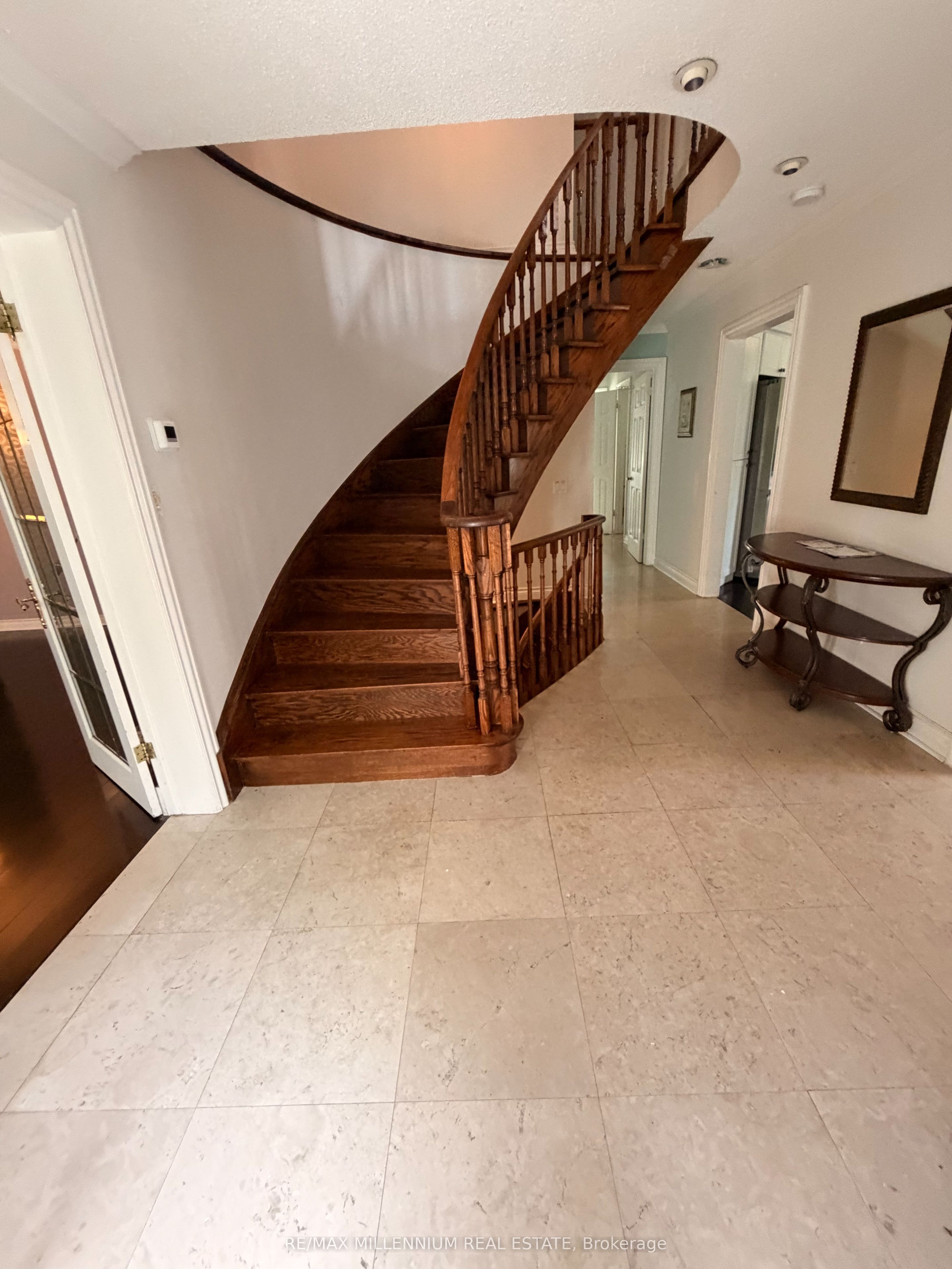 3501 Kingbird Court Property Photo 4