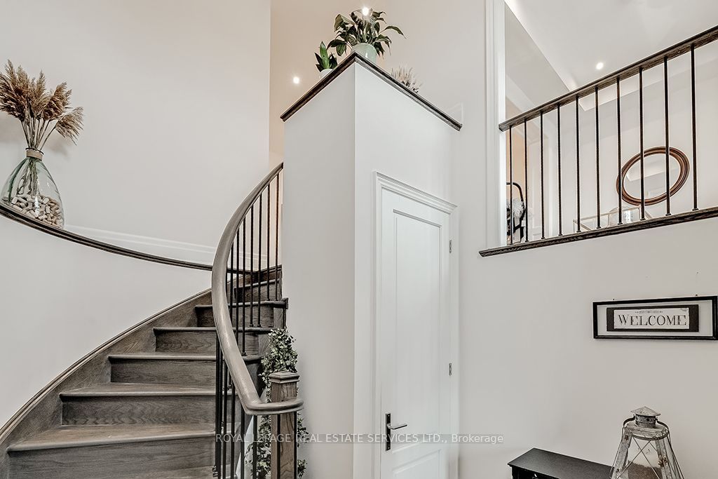 210 Dorval Drive Property Photo 3