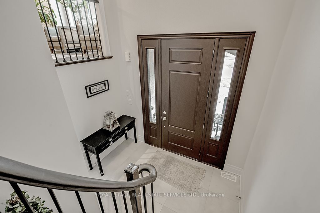 210 Dorval Drive Property Photo 4