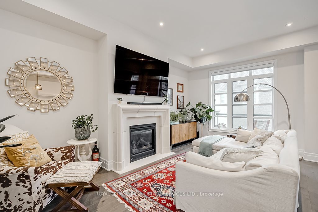 210 Dorval Drive Property Photo 10