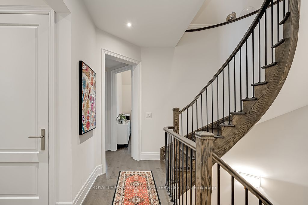 210 Dorval Drive Property Photo 26