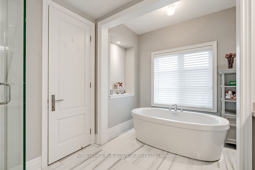 210 Dorval Drive Property Photo 30
