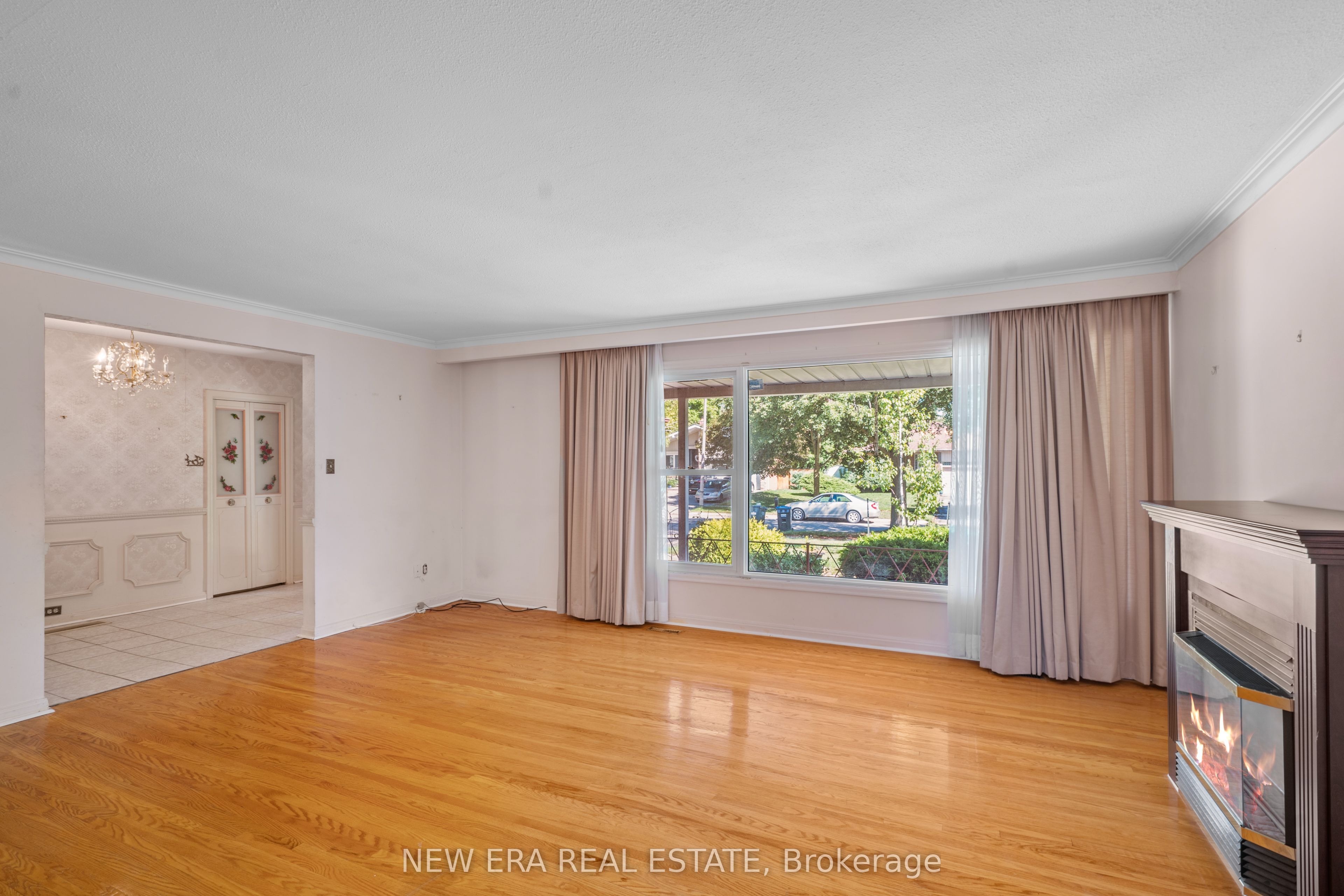 1889 Steepbank Crescent Property Photo 6