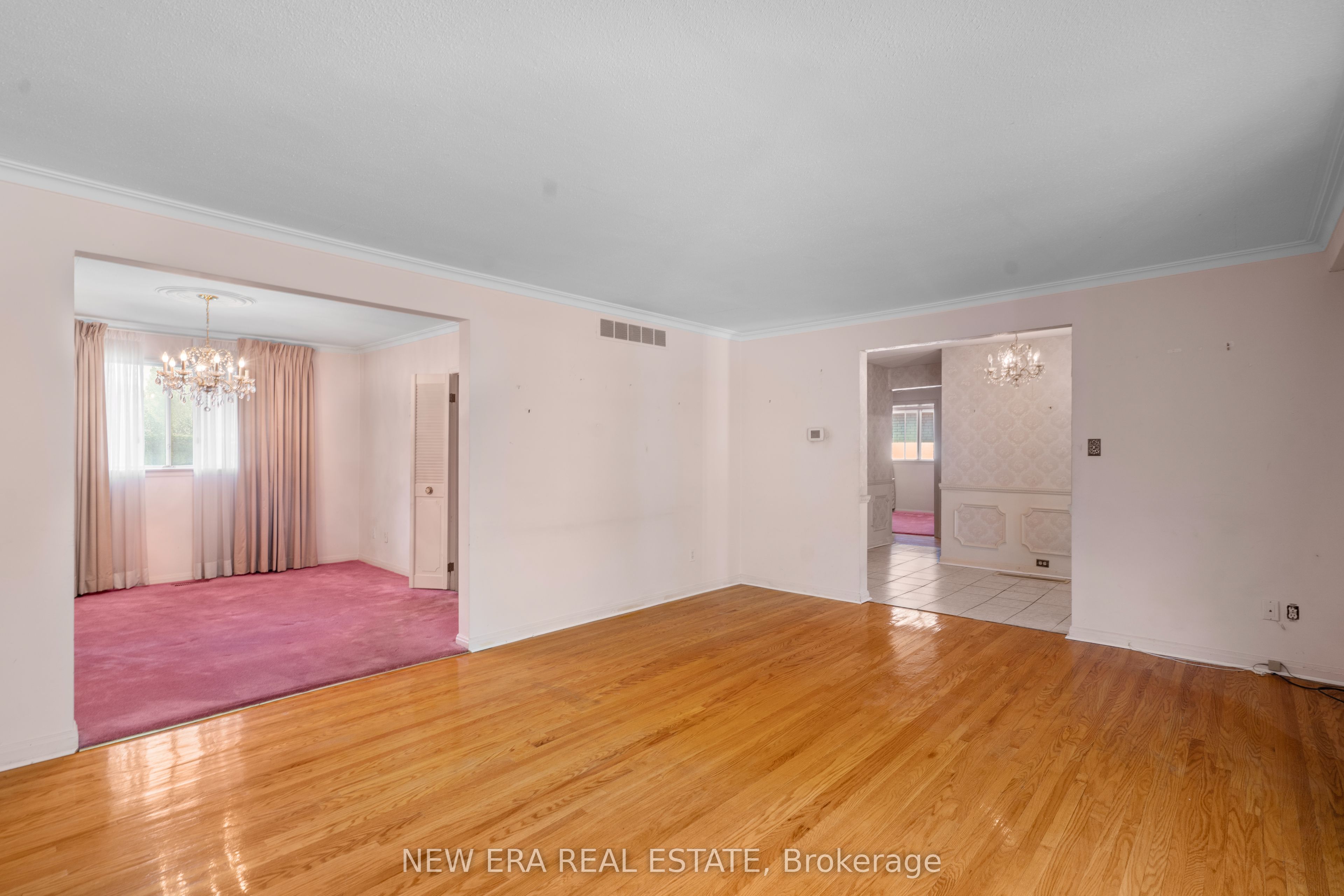 1889 Steepbank Crescent Property Photo 7