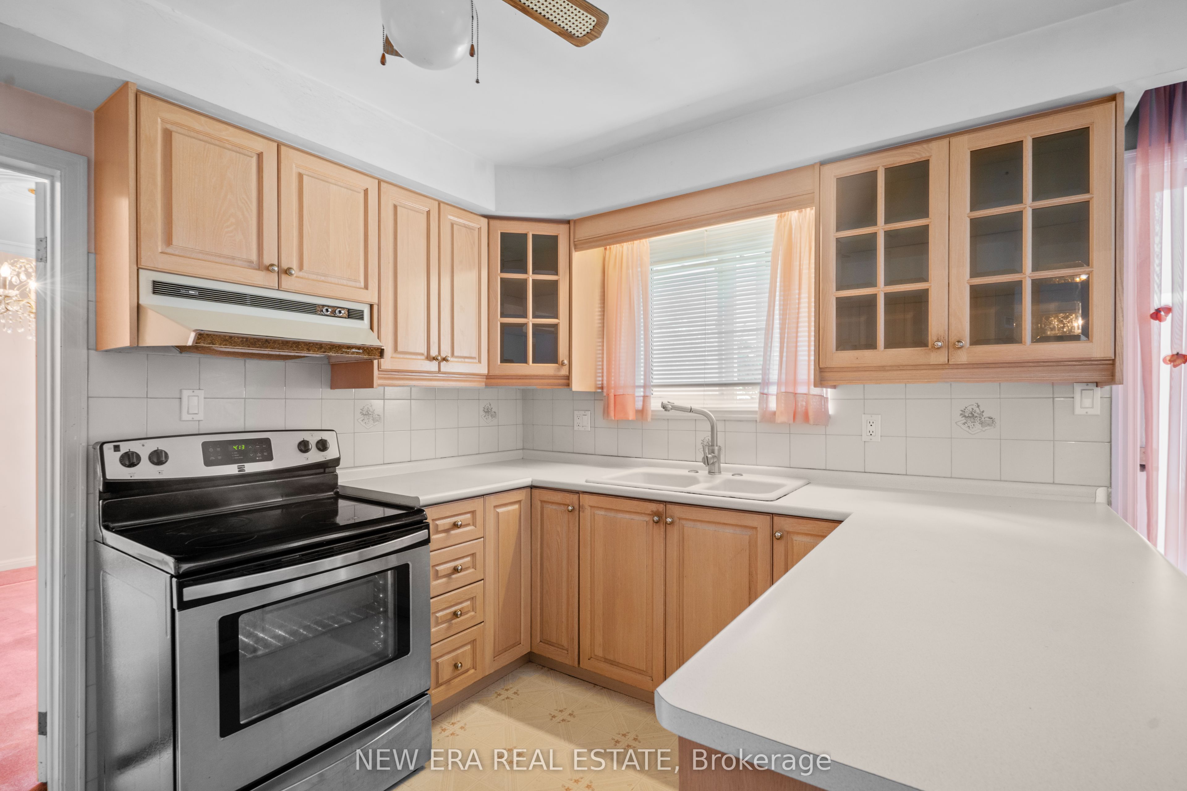 1889 Steepbank Crescent Property Photo 15