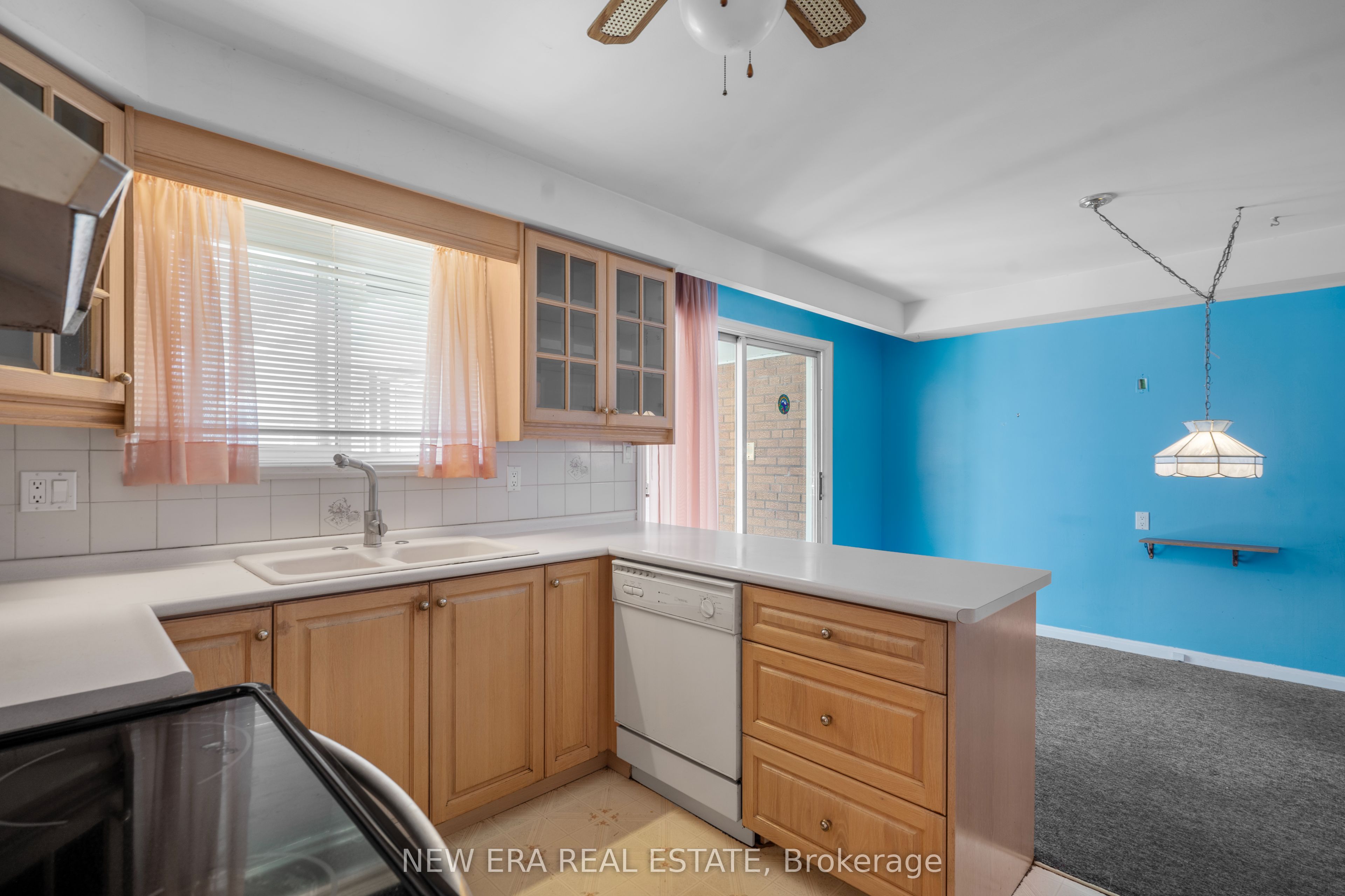 1889 Steepbank Crescent Property Photo 16