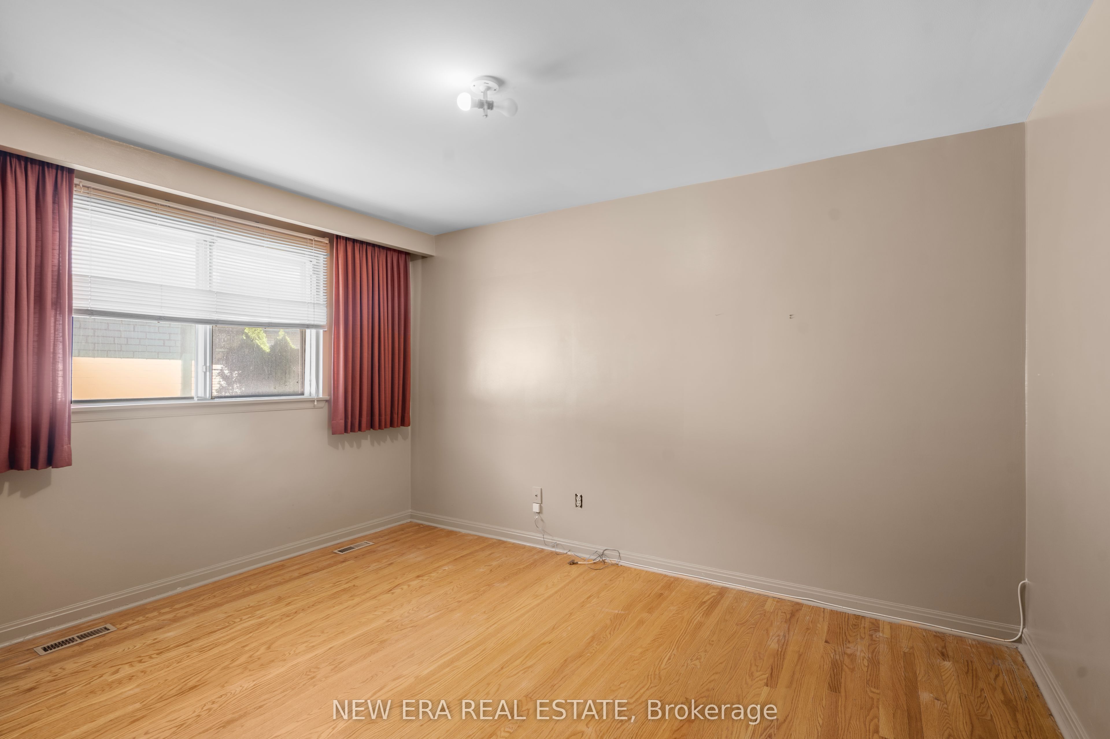 1889 Steepbank Crescent Property Photo 18
