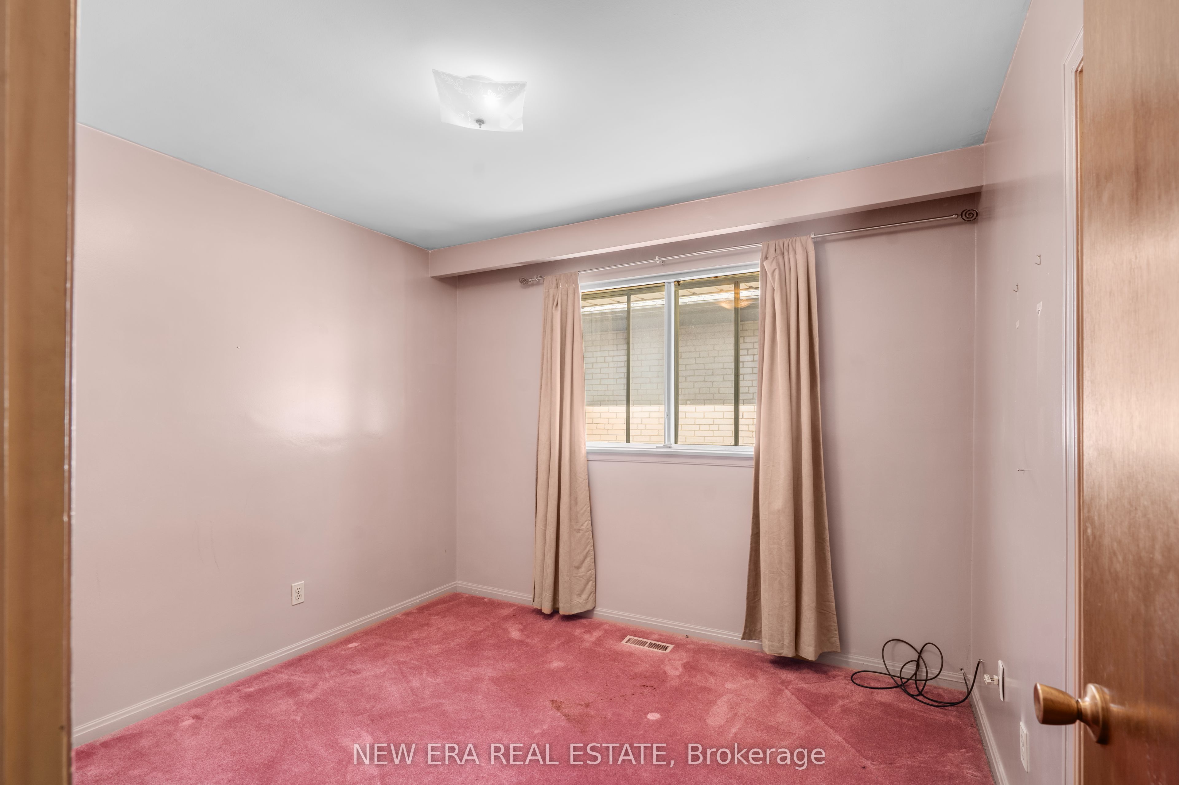 1889 Steepbank Crescent Property Photo 19