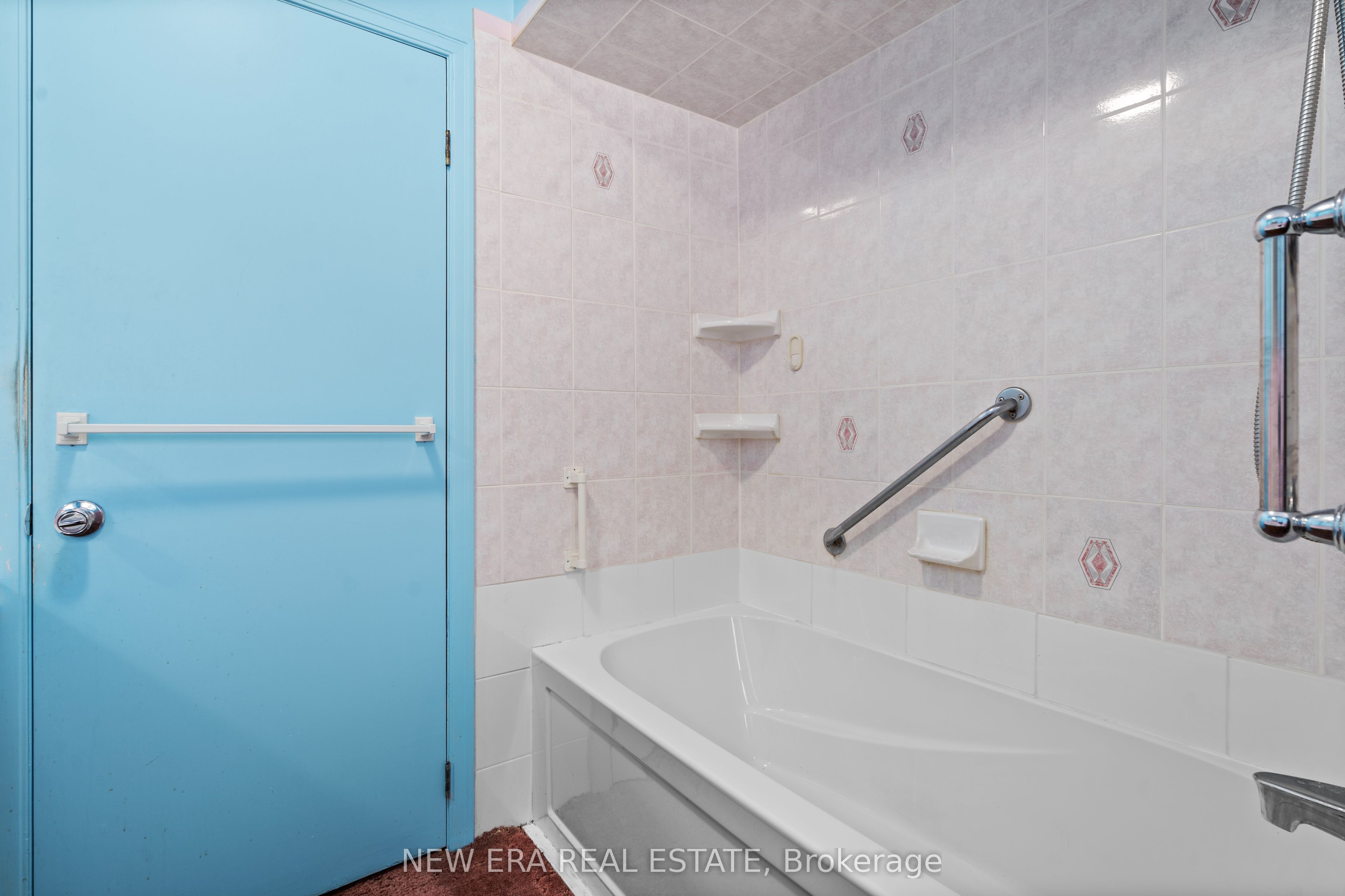 1889 Steepbank Crescent Property Photo 21