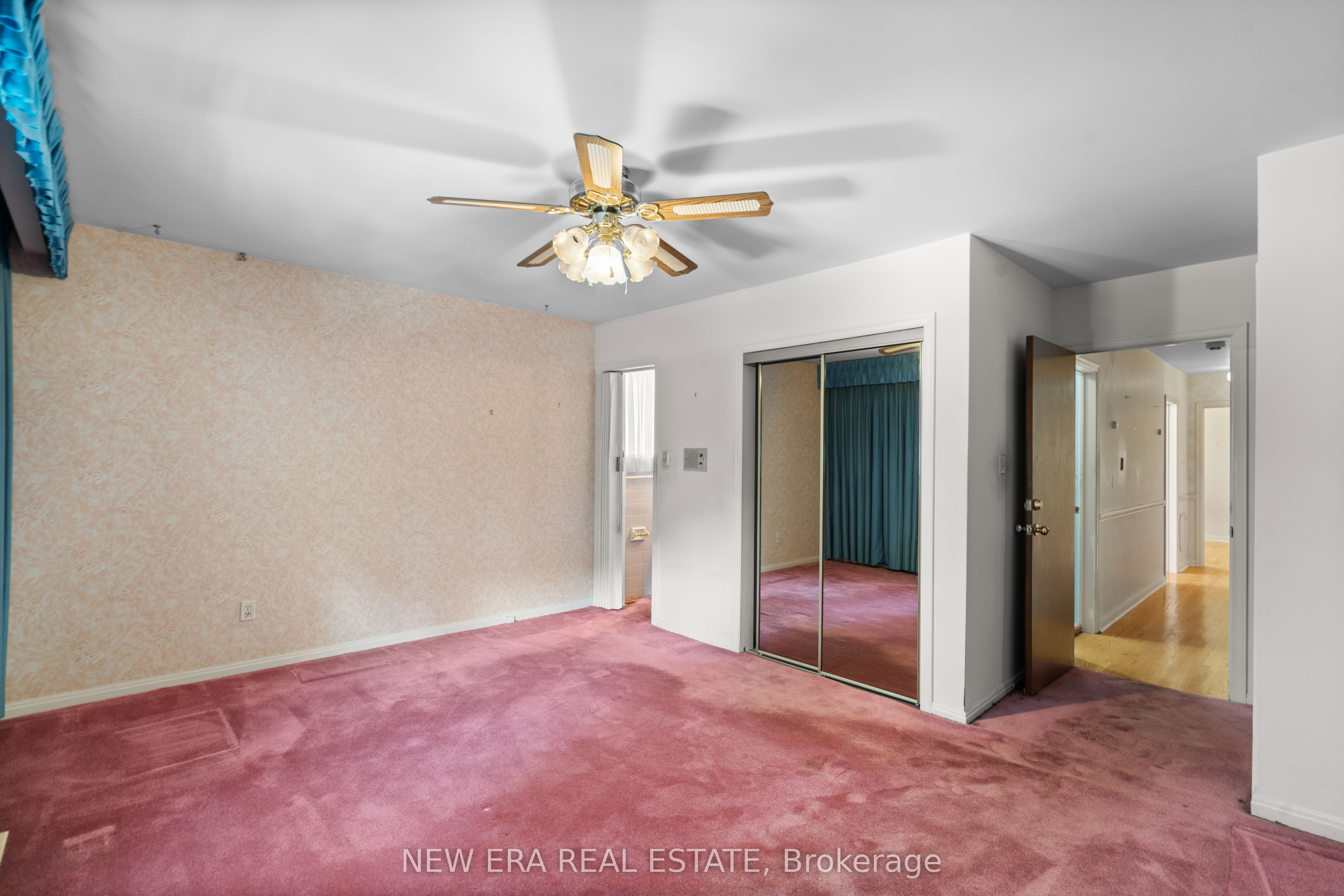 1889 Steepbank Crescent Property Photo 22