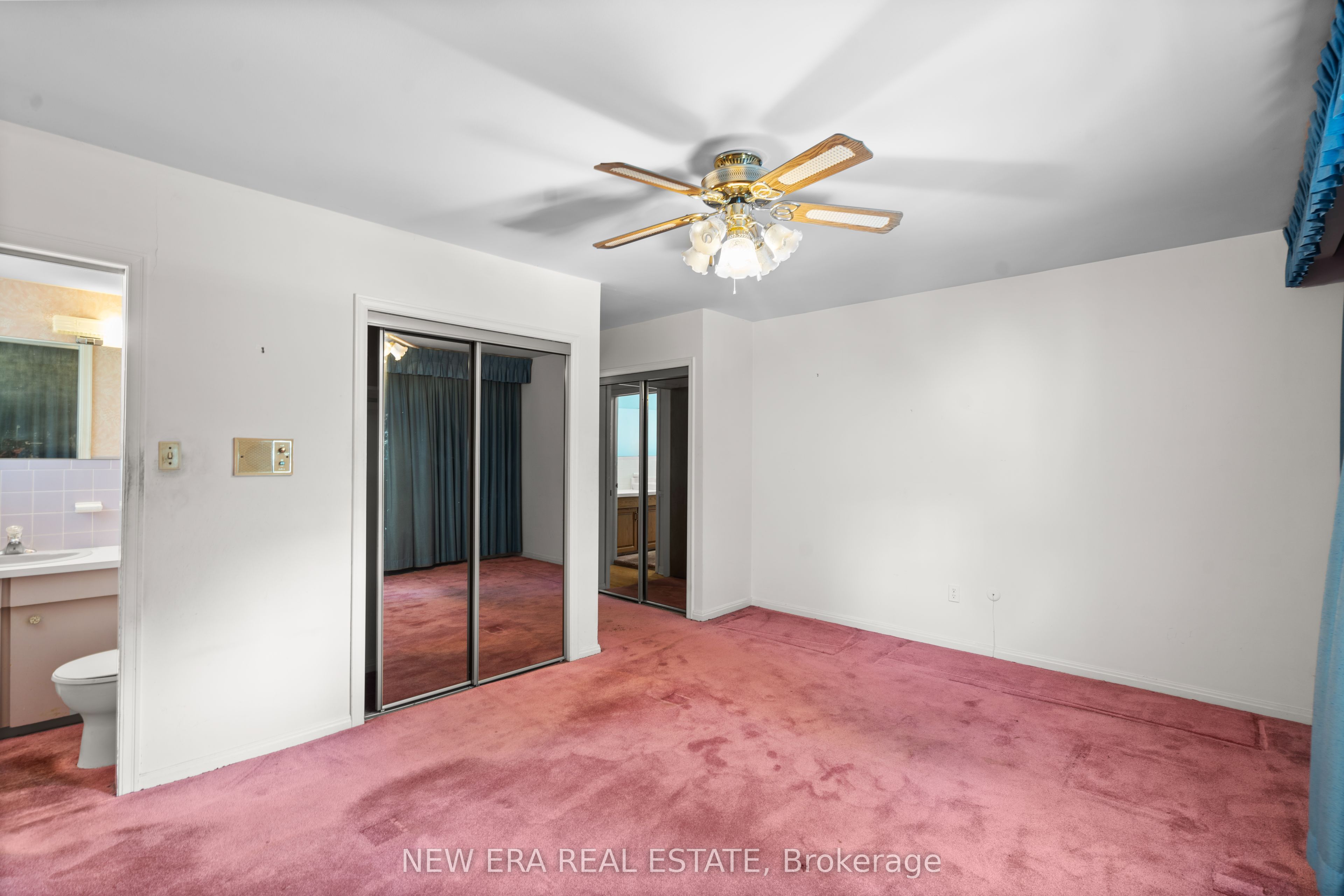 1889 Steepbank Crescent Property Photo 23