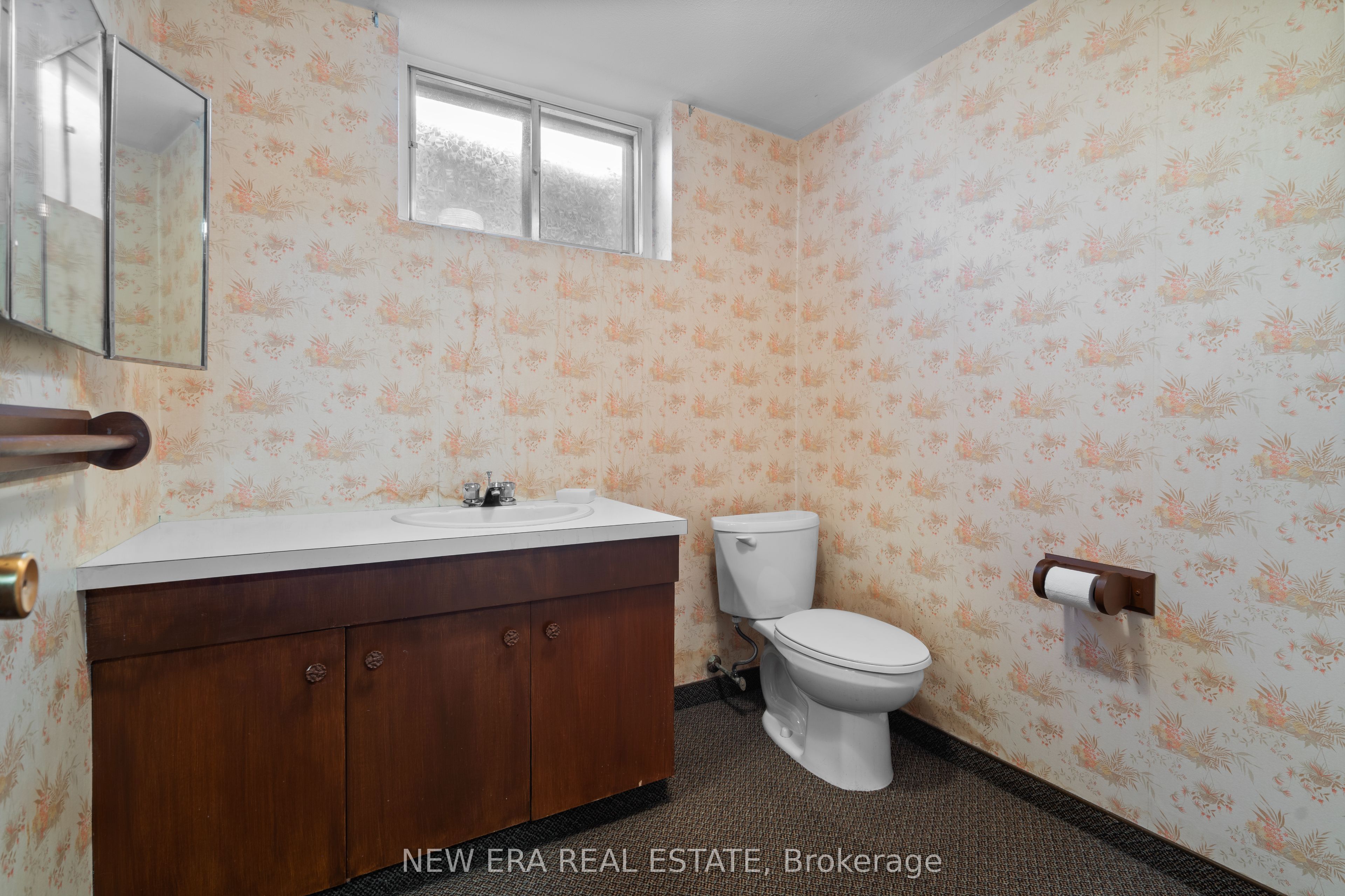 1889 Steepbank Crescent Property Photo 28