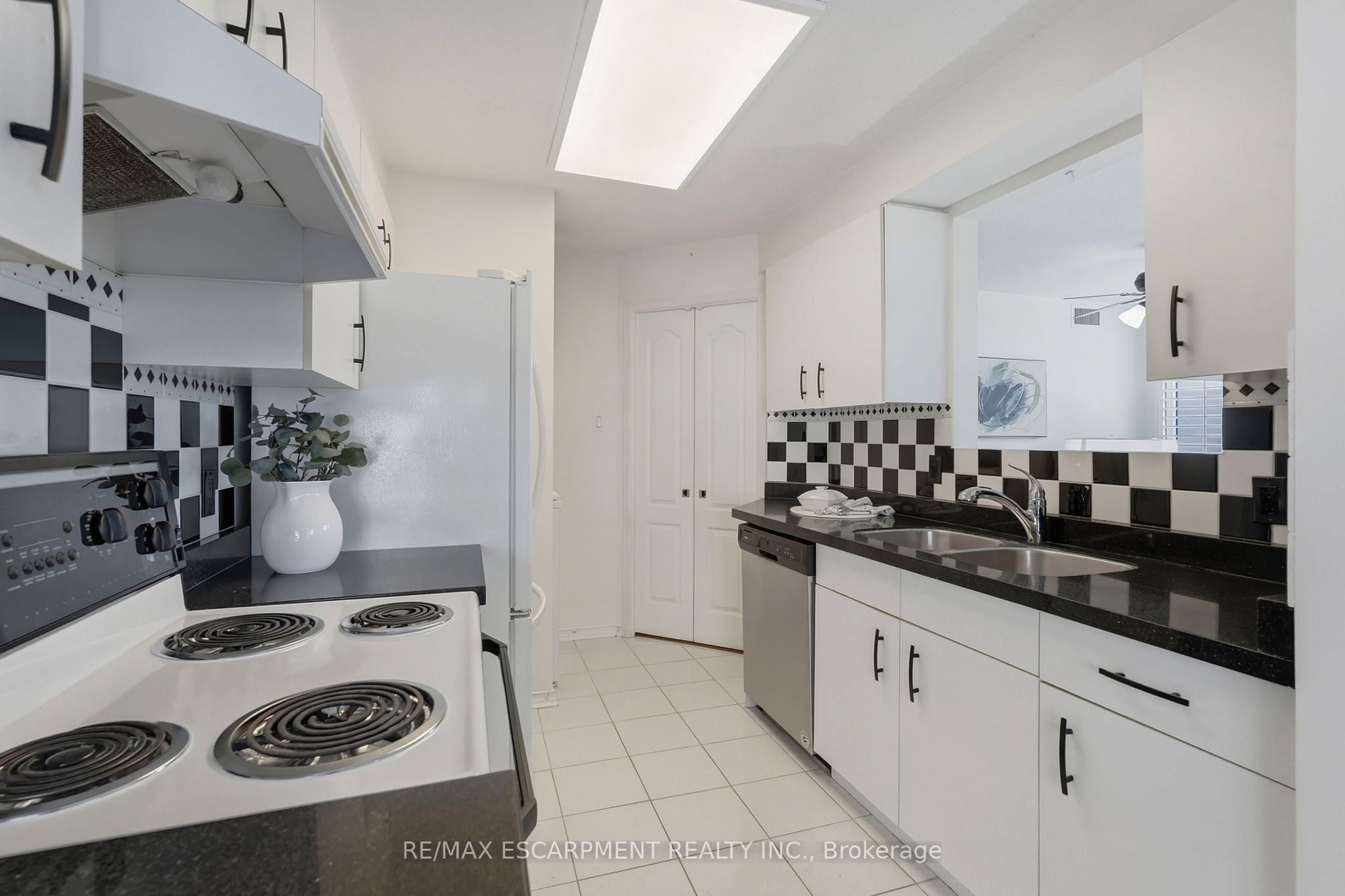 100 Millside Drive 403 Property Photo 20