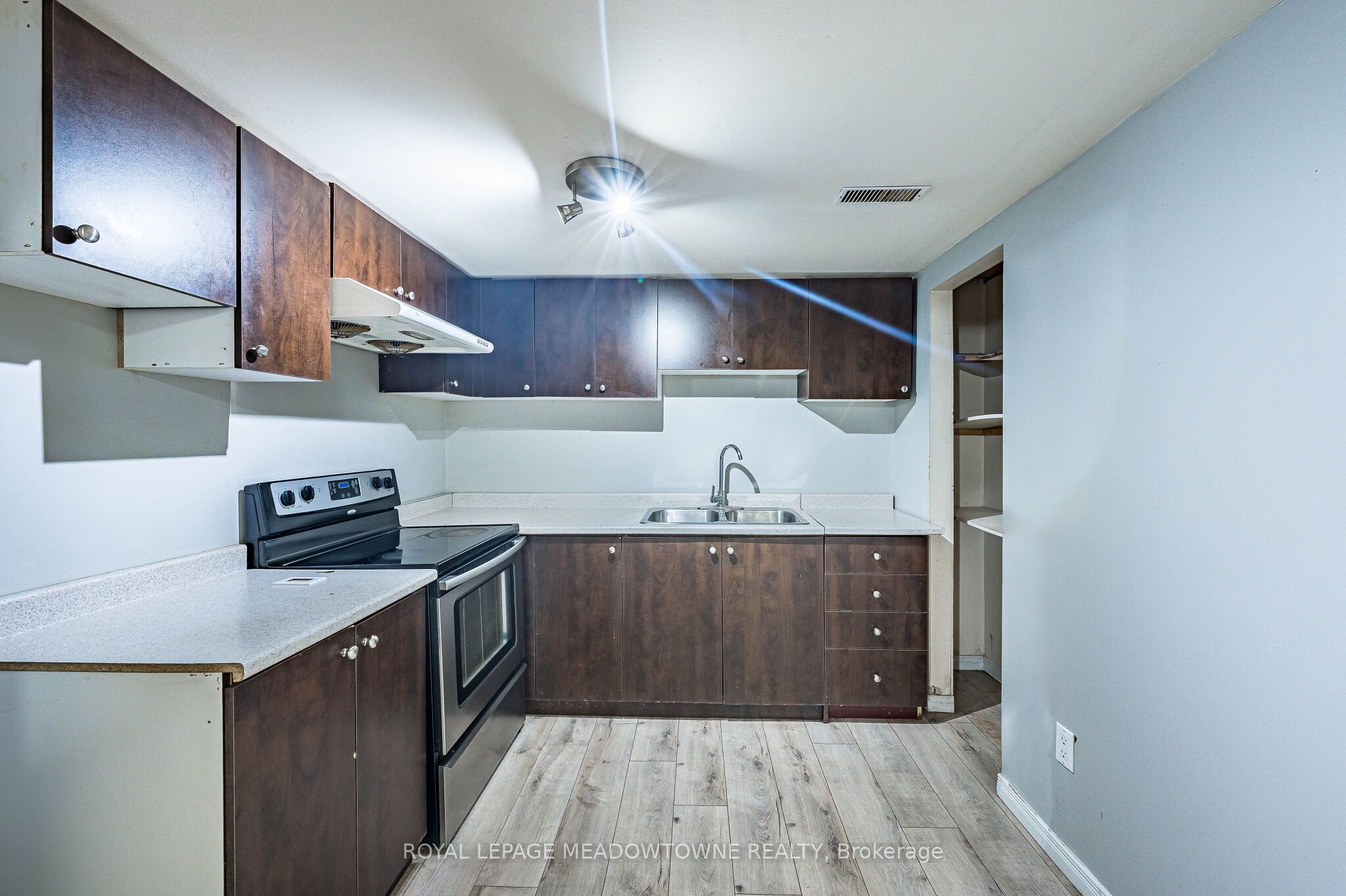 46 Reigate Avenue Property Photo 37