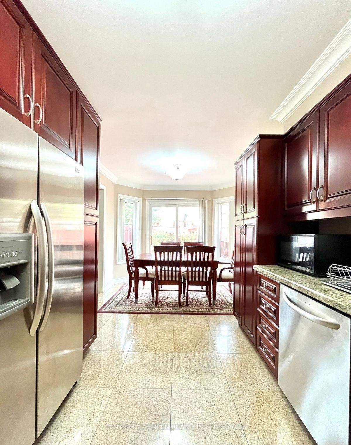 215 Kingknoll Drive Property Photo 4