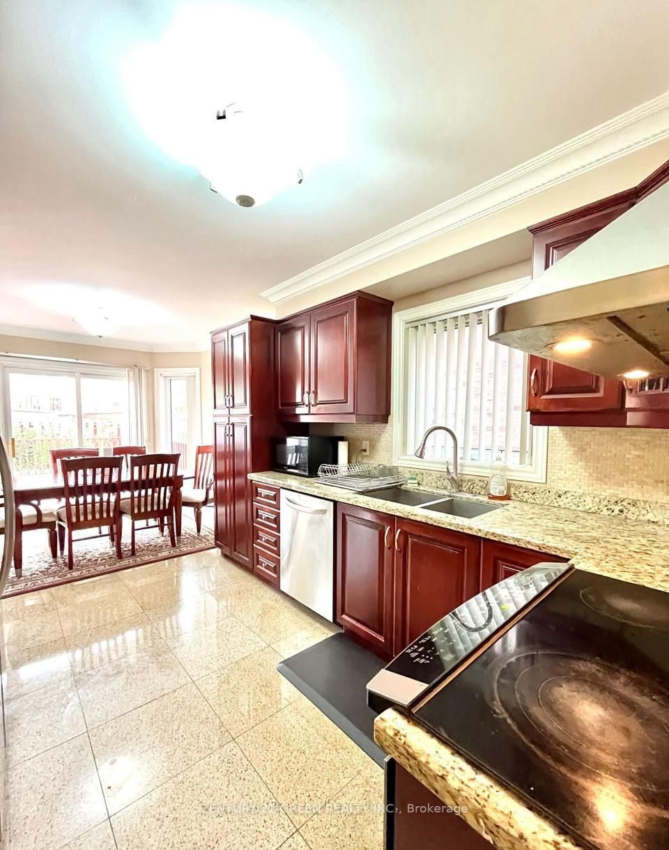 215 Kingknoll Drive Property Photo 5