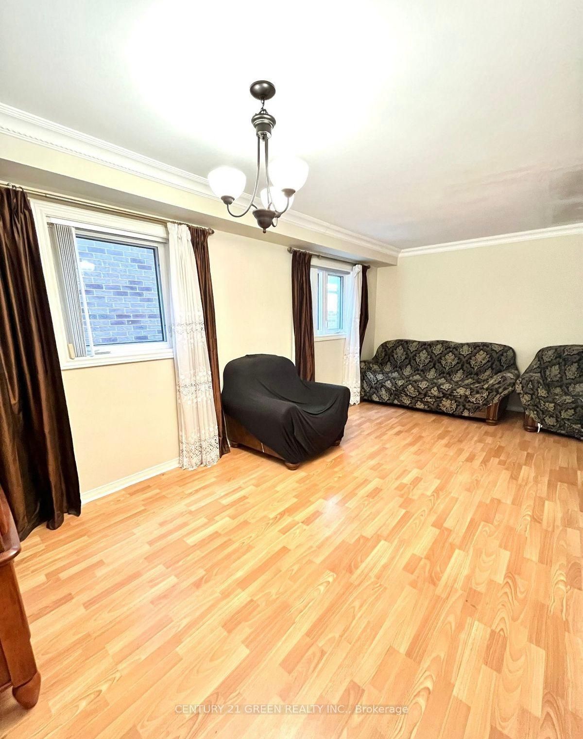 215 Kingknoll Drive Property Photo 11