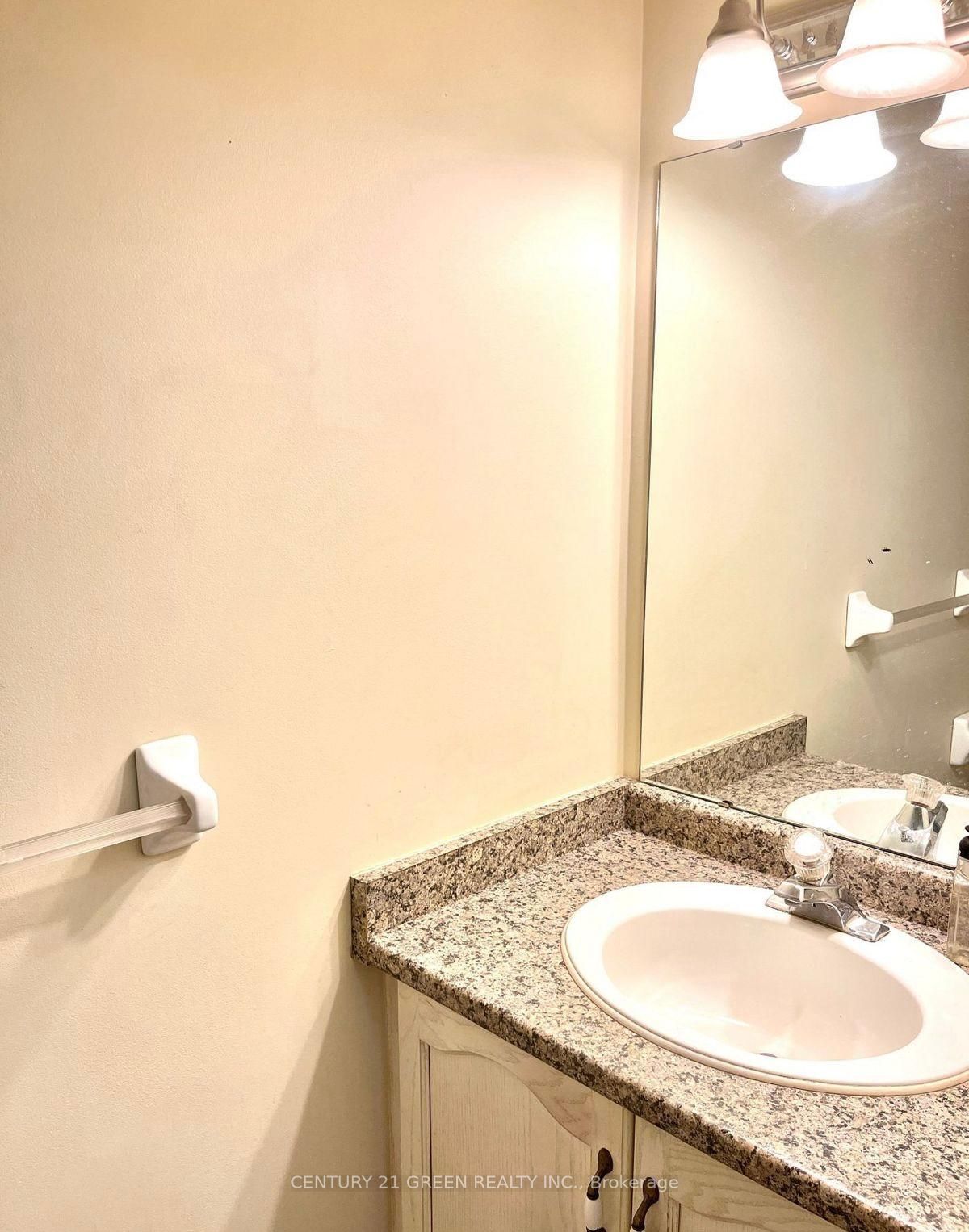 215 Kingknoll Drive Property Photo 12