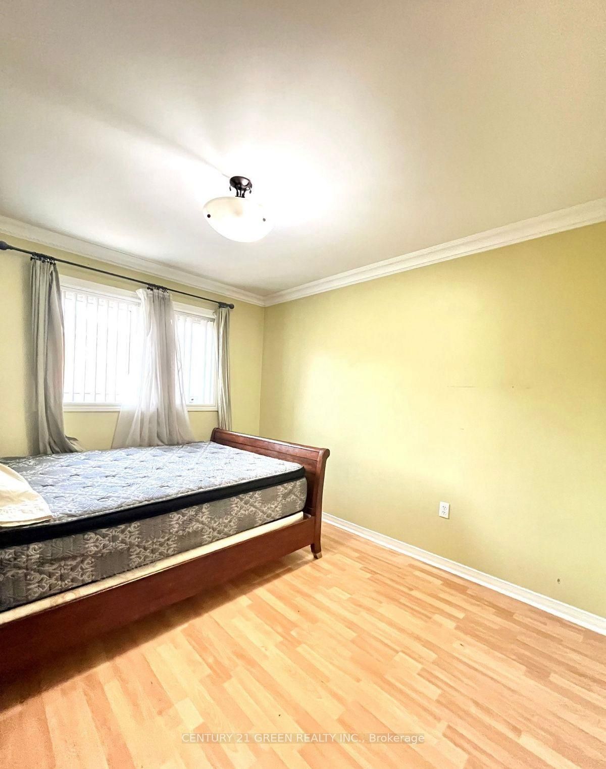 215 Kingknoll Drive Property Photo 13