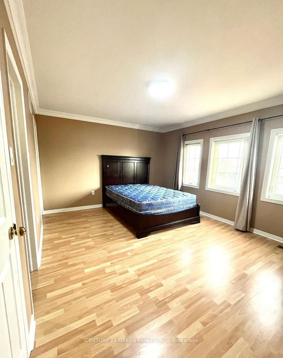 215 Kingknoll Drive Property Photo 14