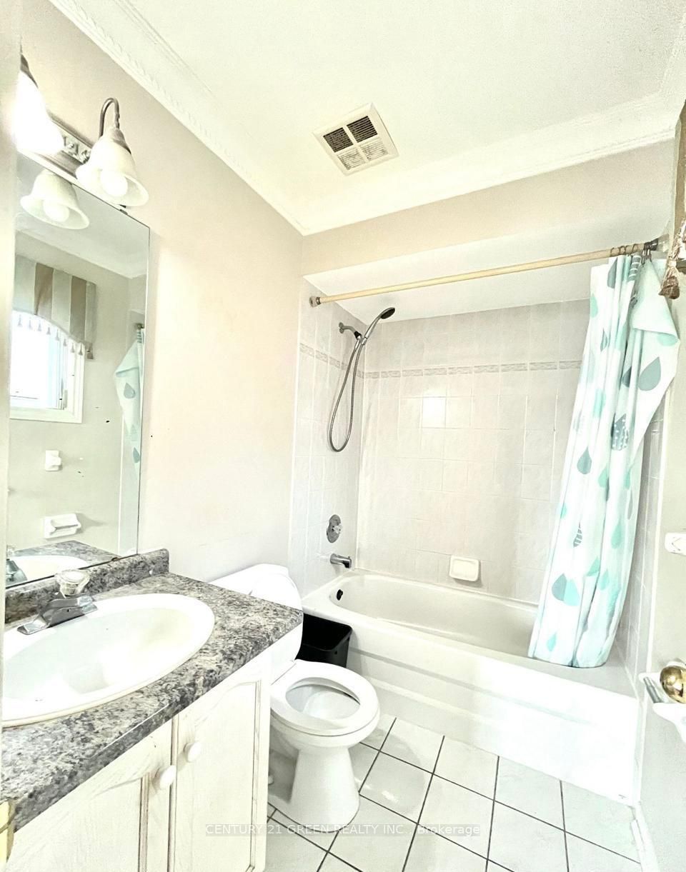 215 Kingknoll Drive Property Photo 15