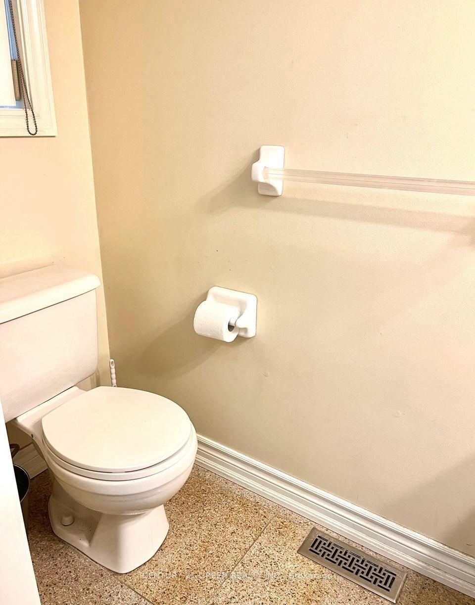 215 Kingknoll Drive Property Photo 20