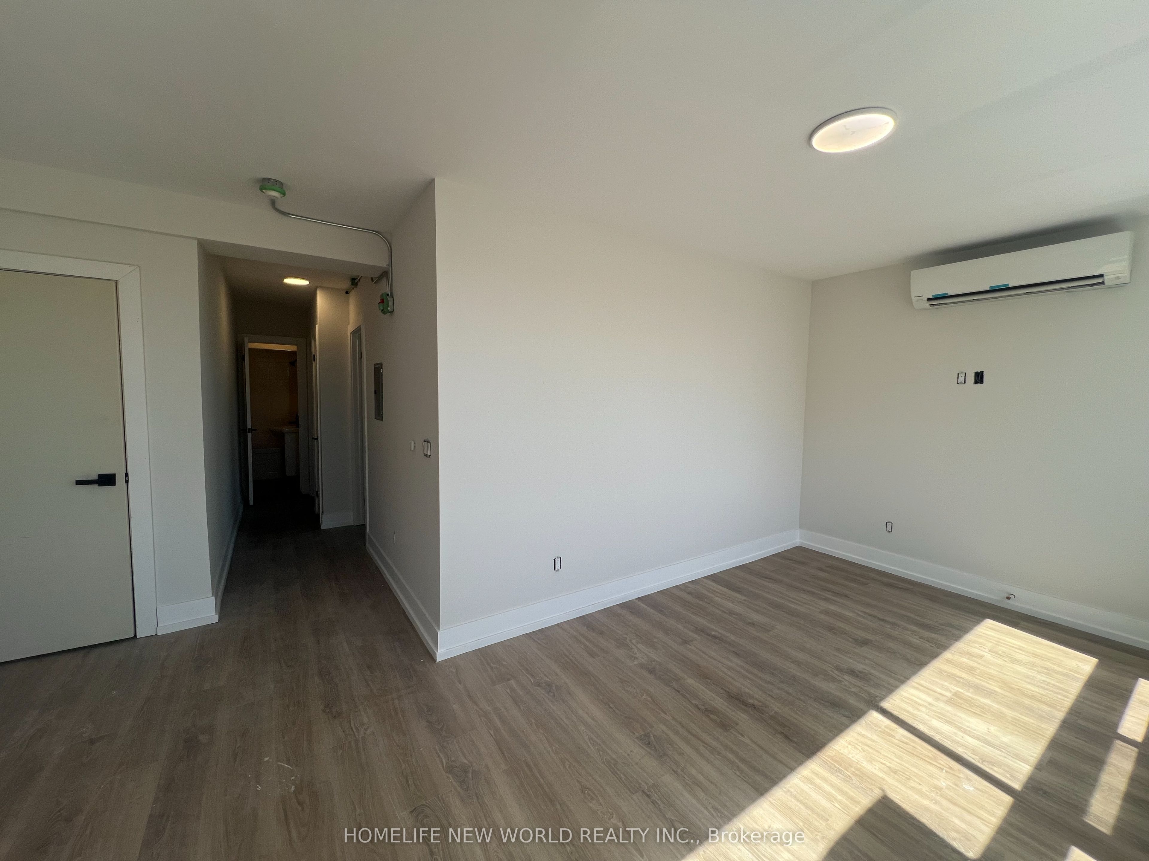 2310 Lake Shore Boulevard 3 Property Photo 2