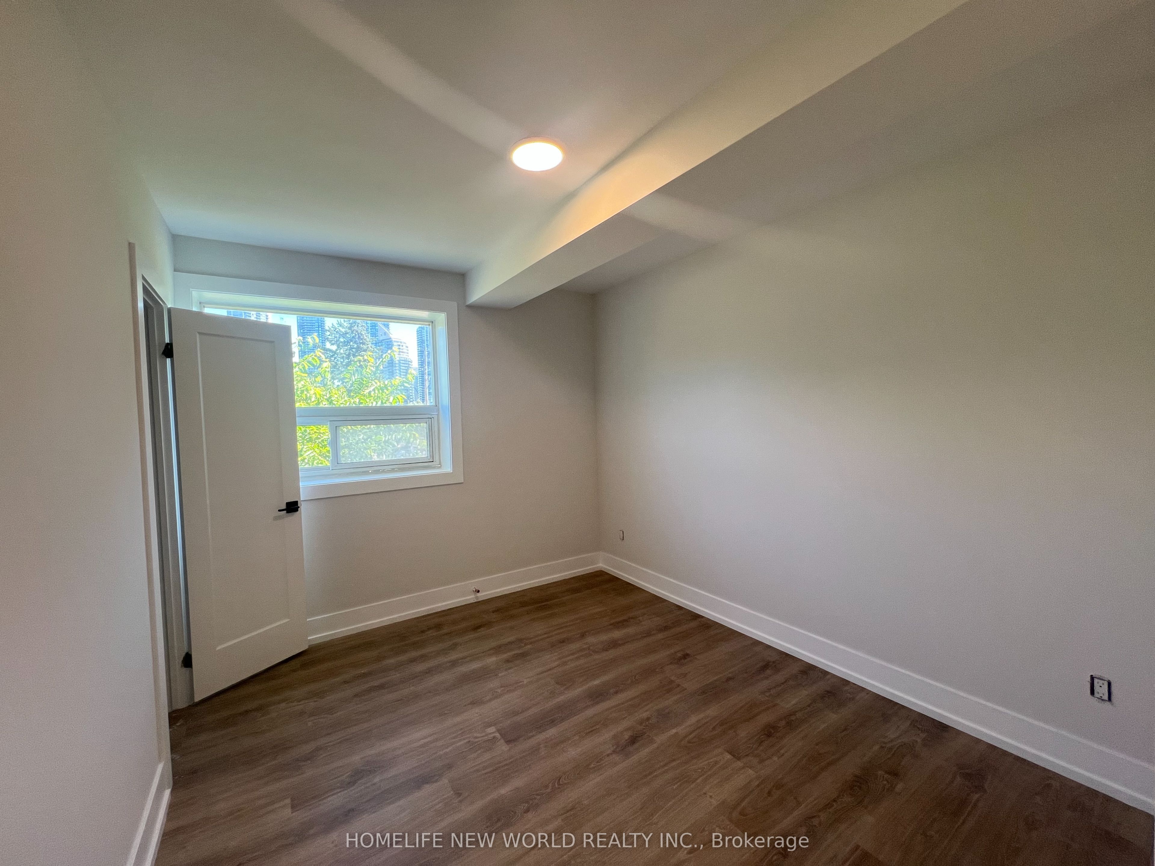 2310 Lake Shore Boulevard 3 Property Photo 4