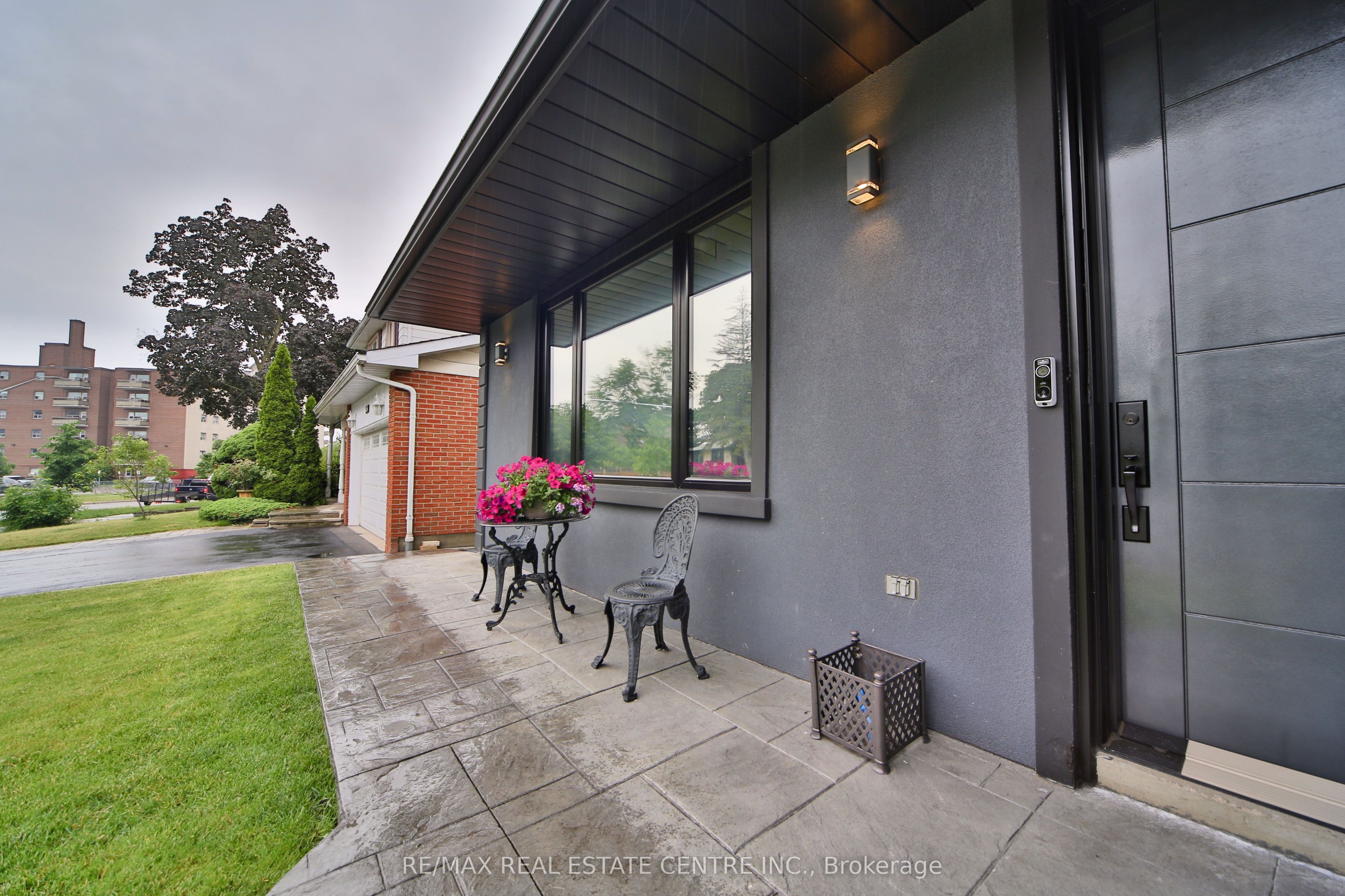 3158 Valmarie Avenue Property Photo 3