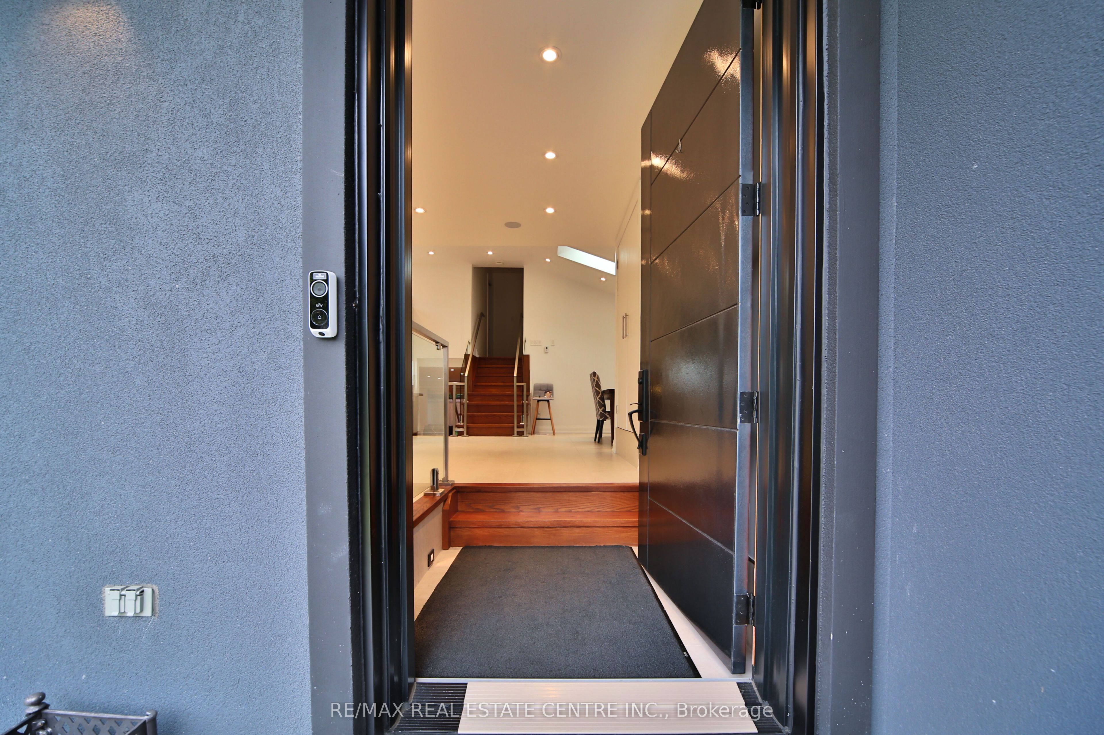 3158 Valmarie Avenue Property Photo 4