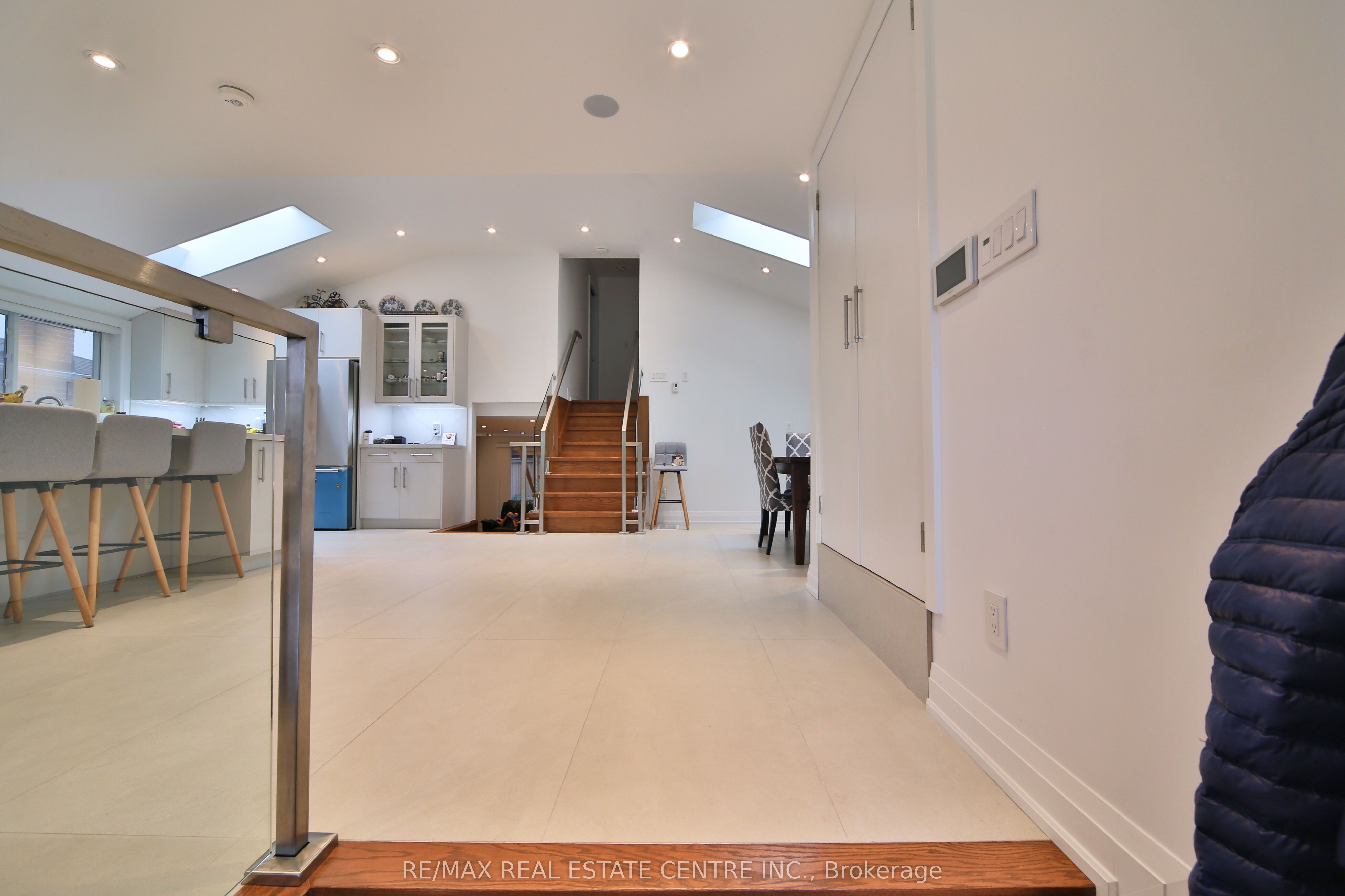 3158 Valmarie Avenue Property Photo 5
