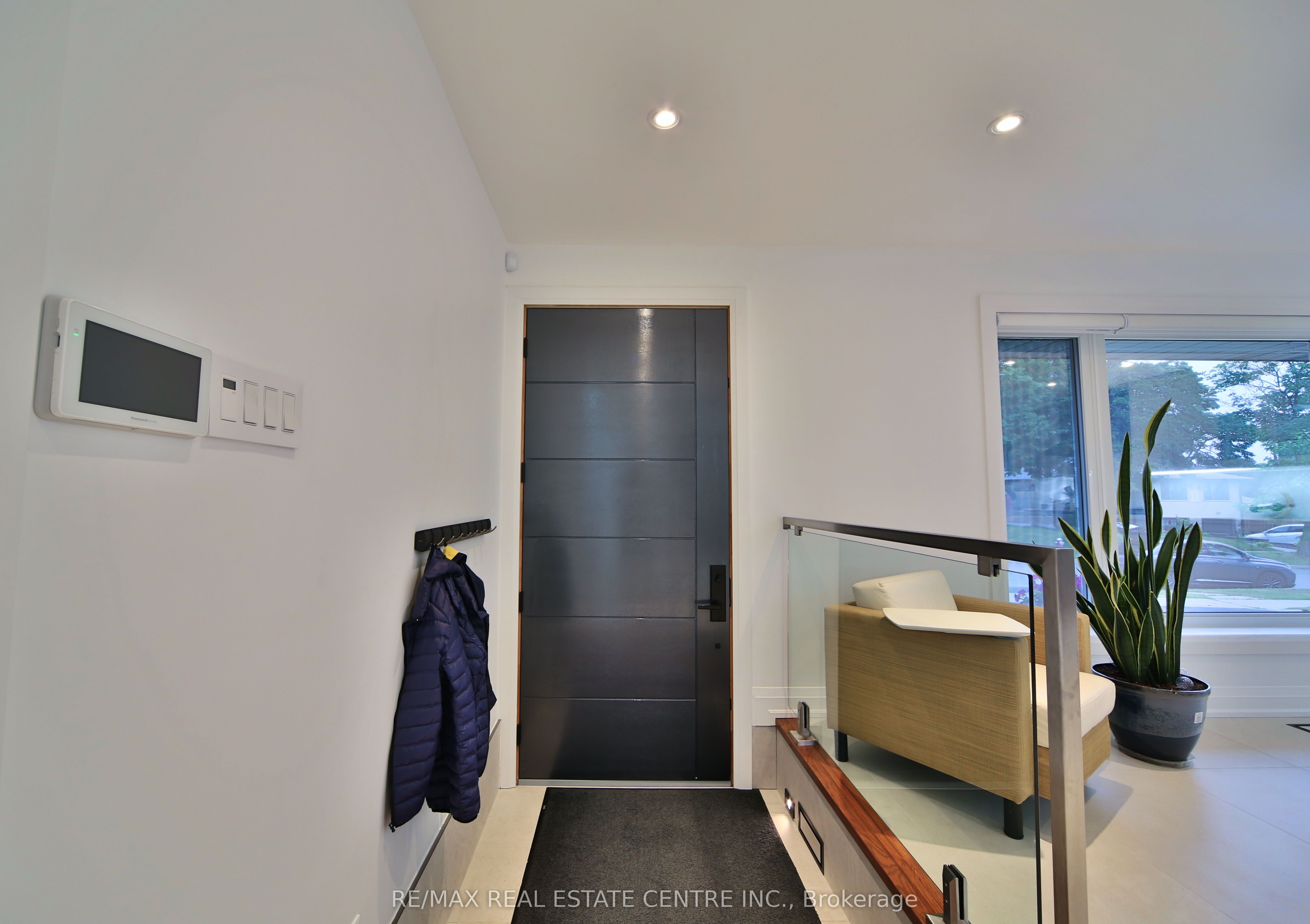 3158 Valmarie Avenue Property Photo 6