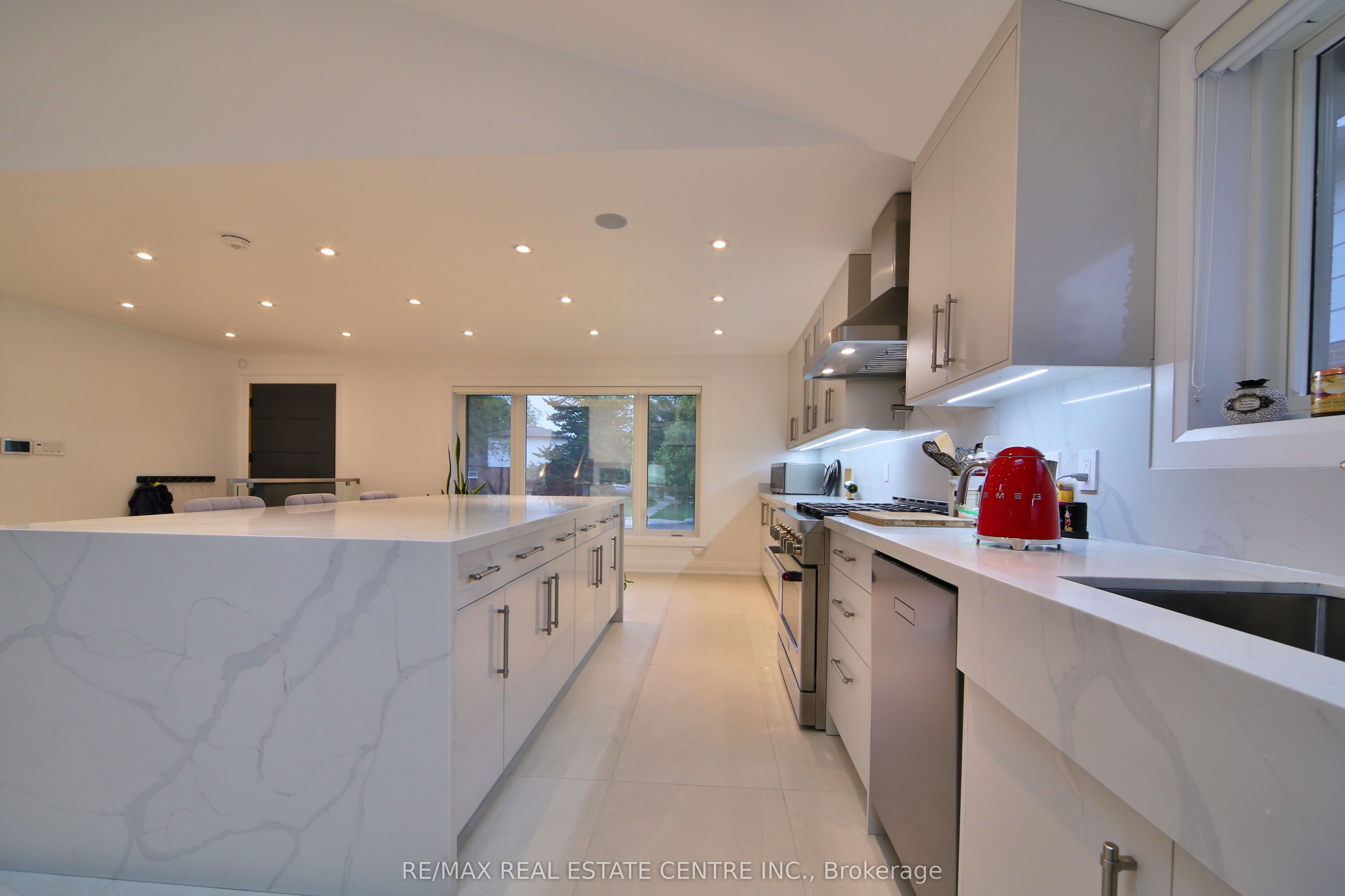 3158 Valmarie Avenue Property Photo 10