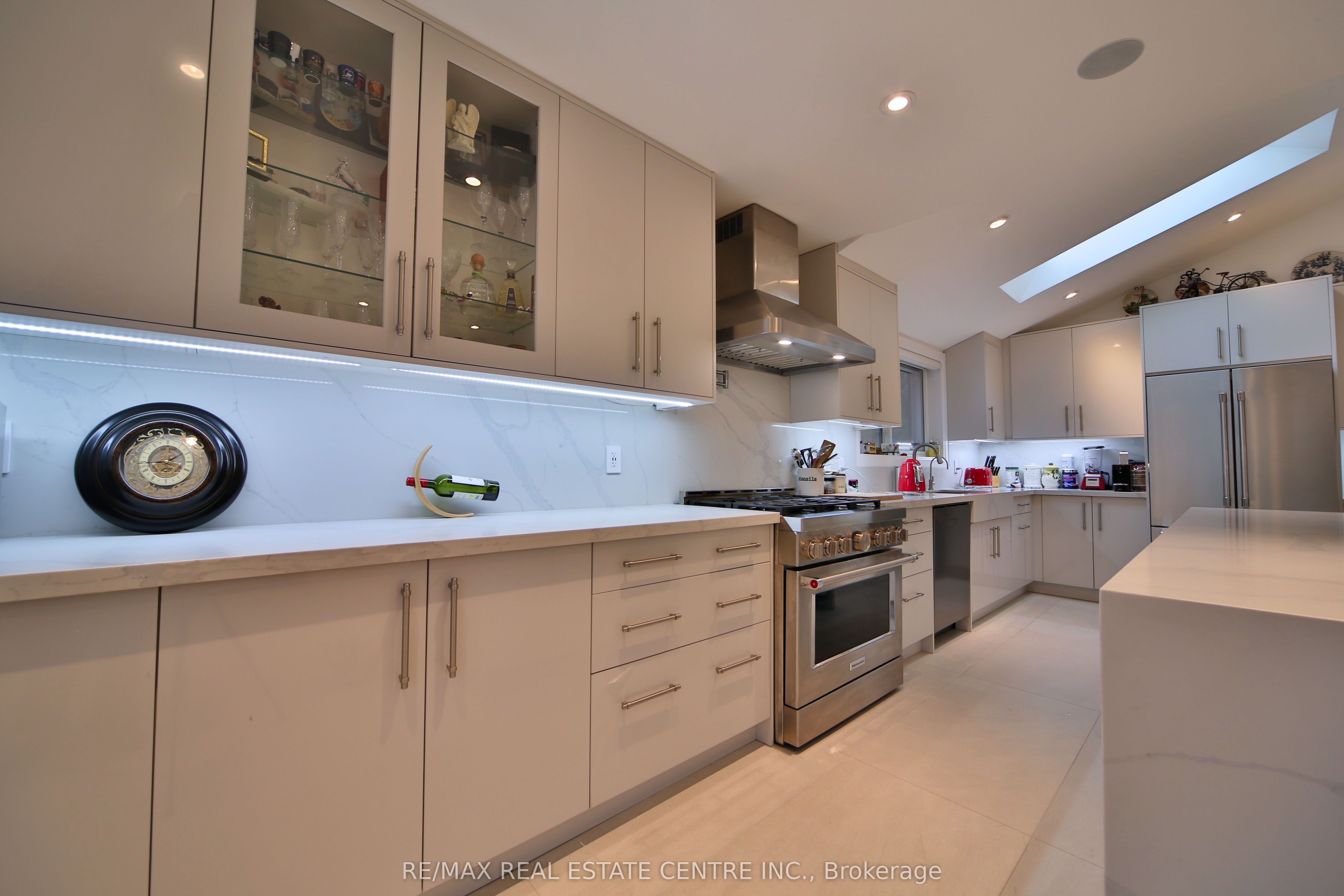 3158 Valmarie Avenue Property Photo 11