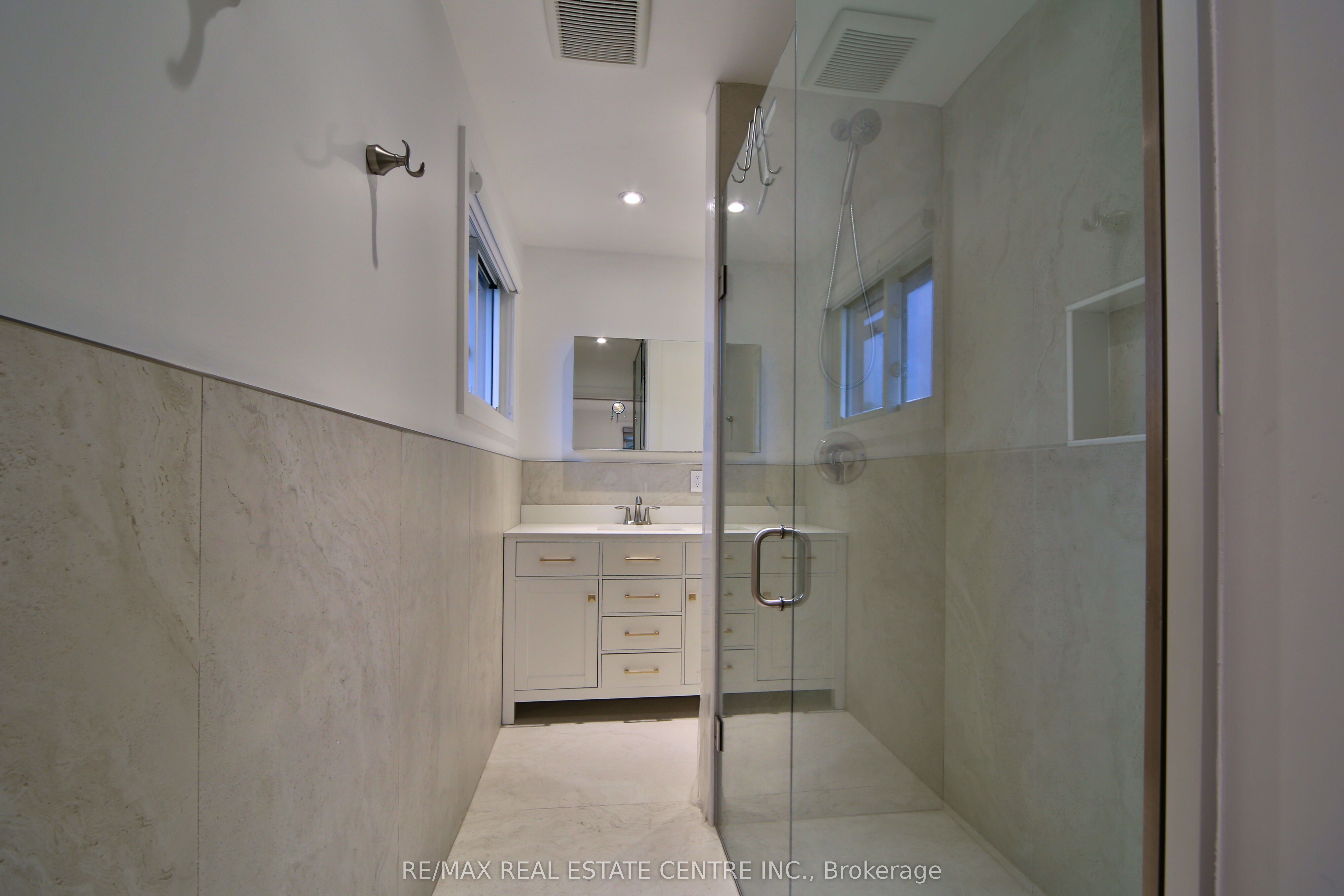 3158 Valmarie Avenue Property Photo 19