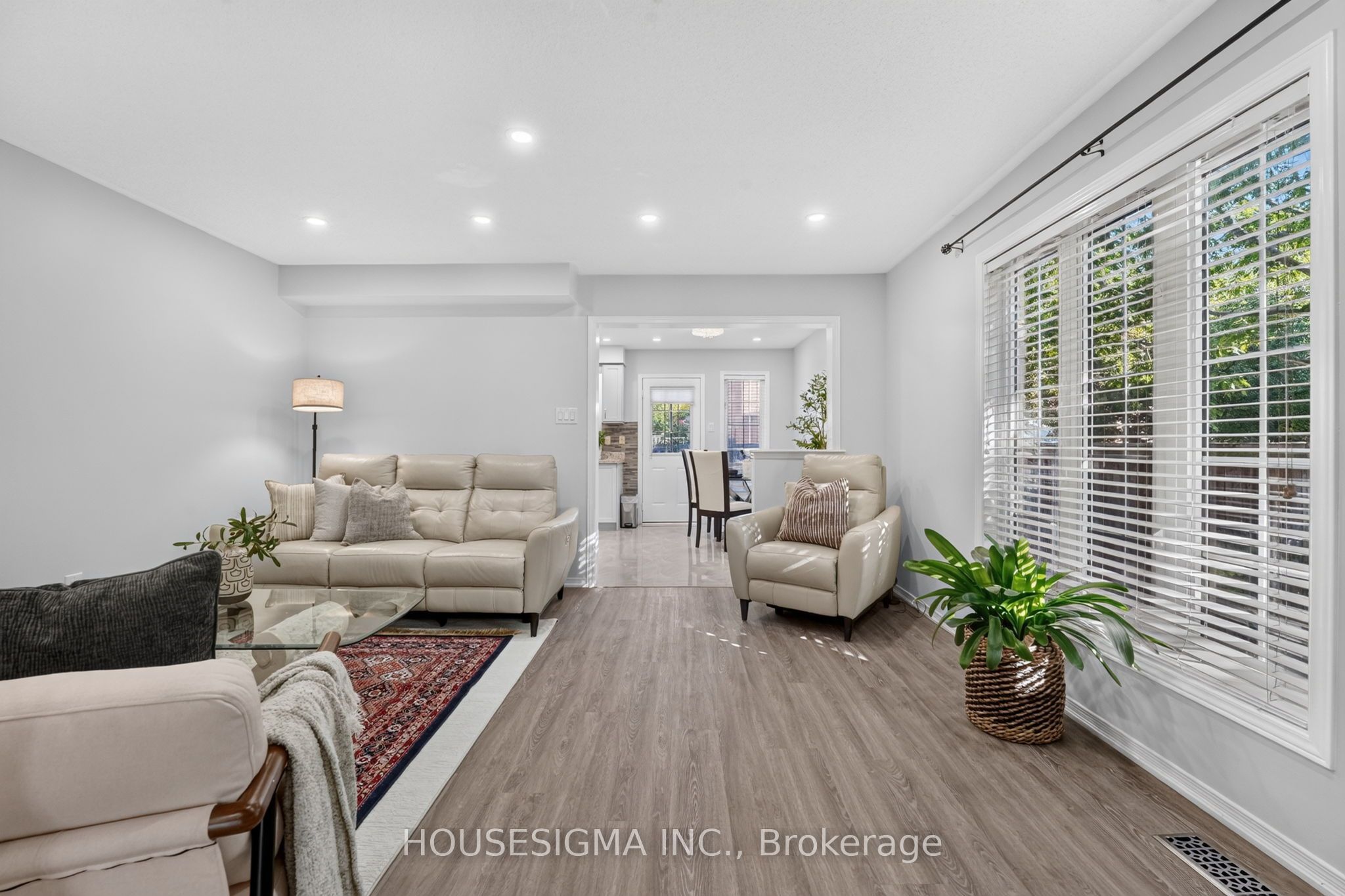 5261 Palmetto Place Property Photo 8