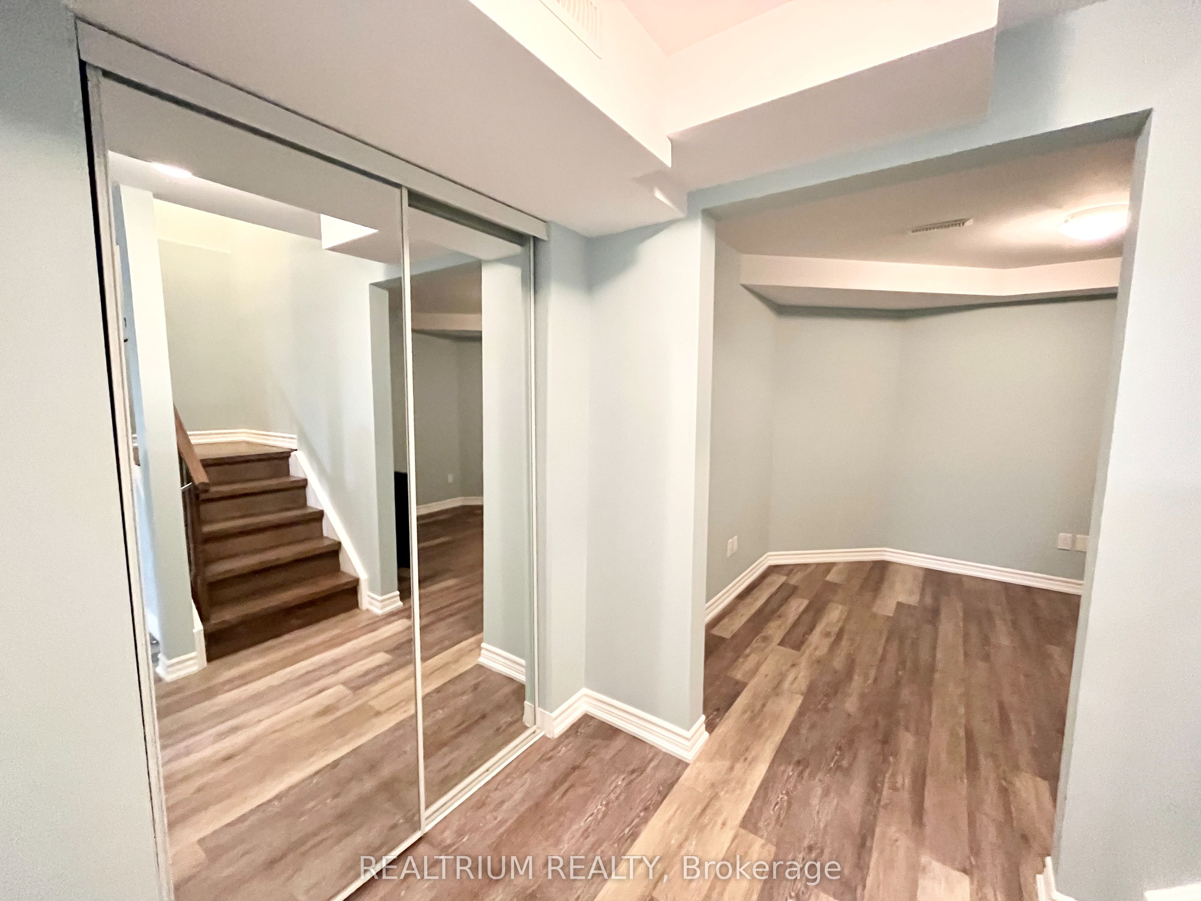 1392 Hill Street Property Photo 4