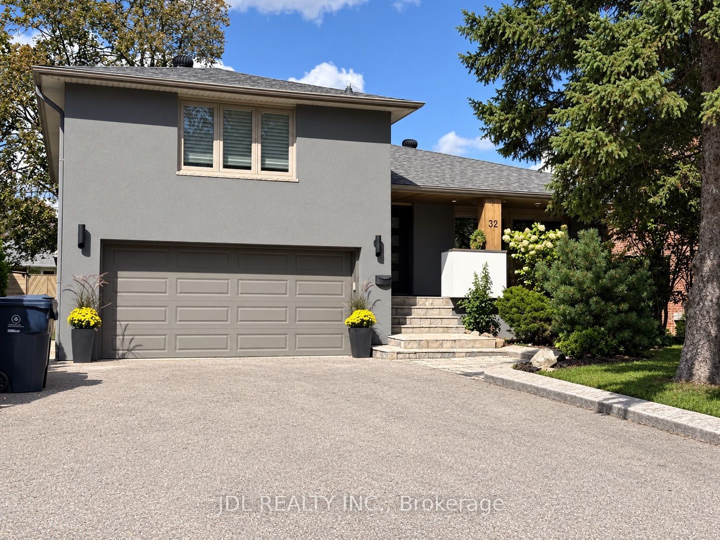 32 Ashmount Crescent Property Photo 1
