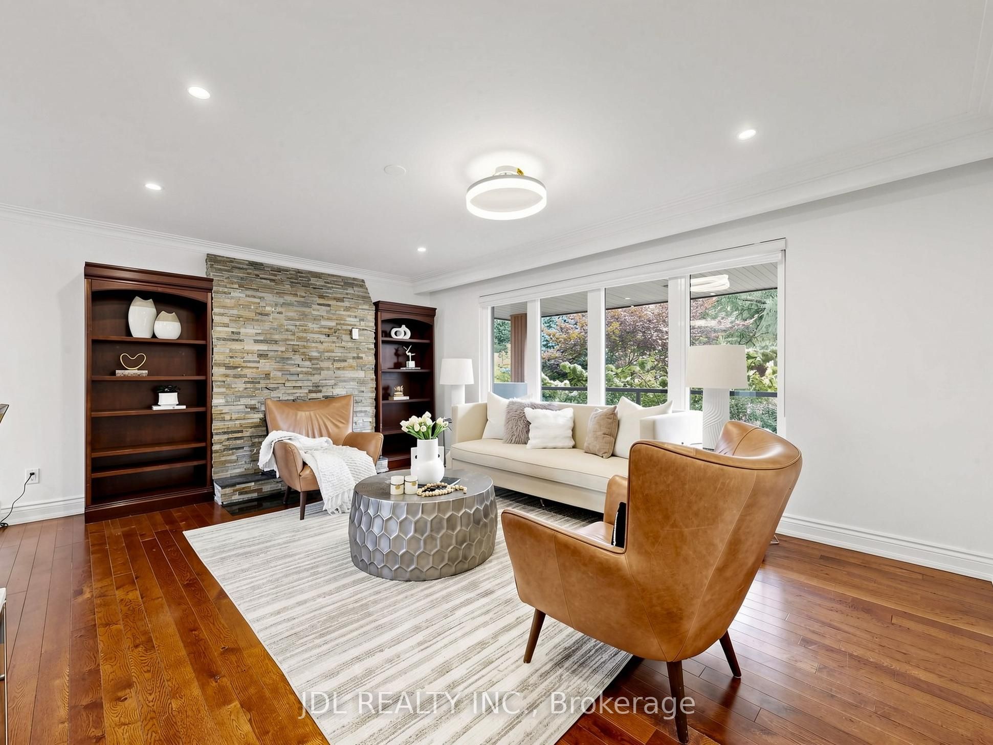 32 Ashmount Crescent Property Photo 6
