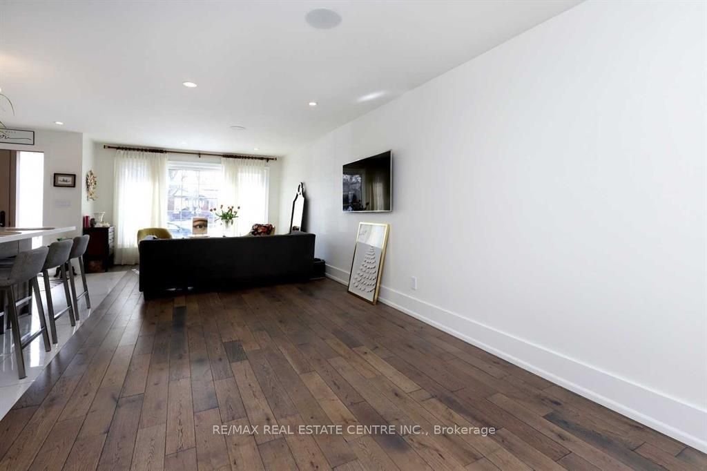 814 Eaglemount Crescent Property Photo 12