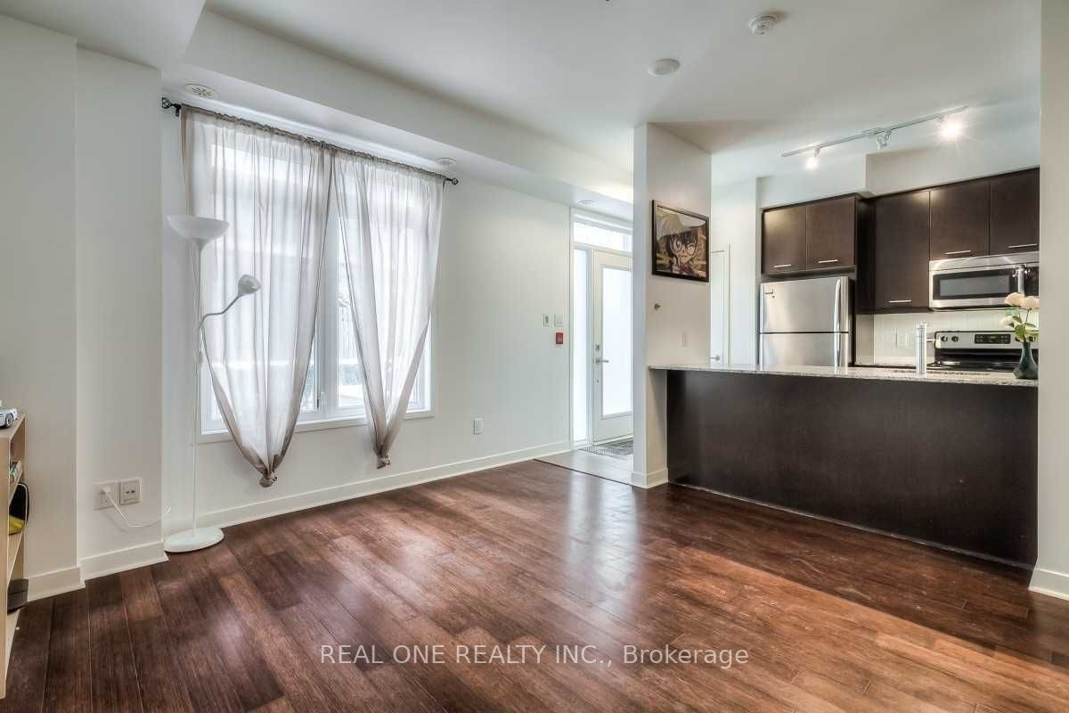 370 Square One Drive Th23 C Property Photo 2
