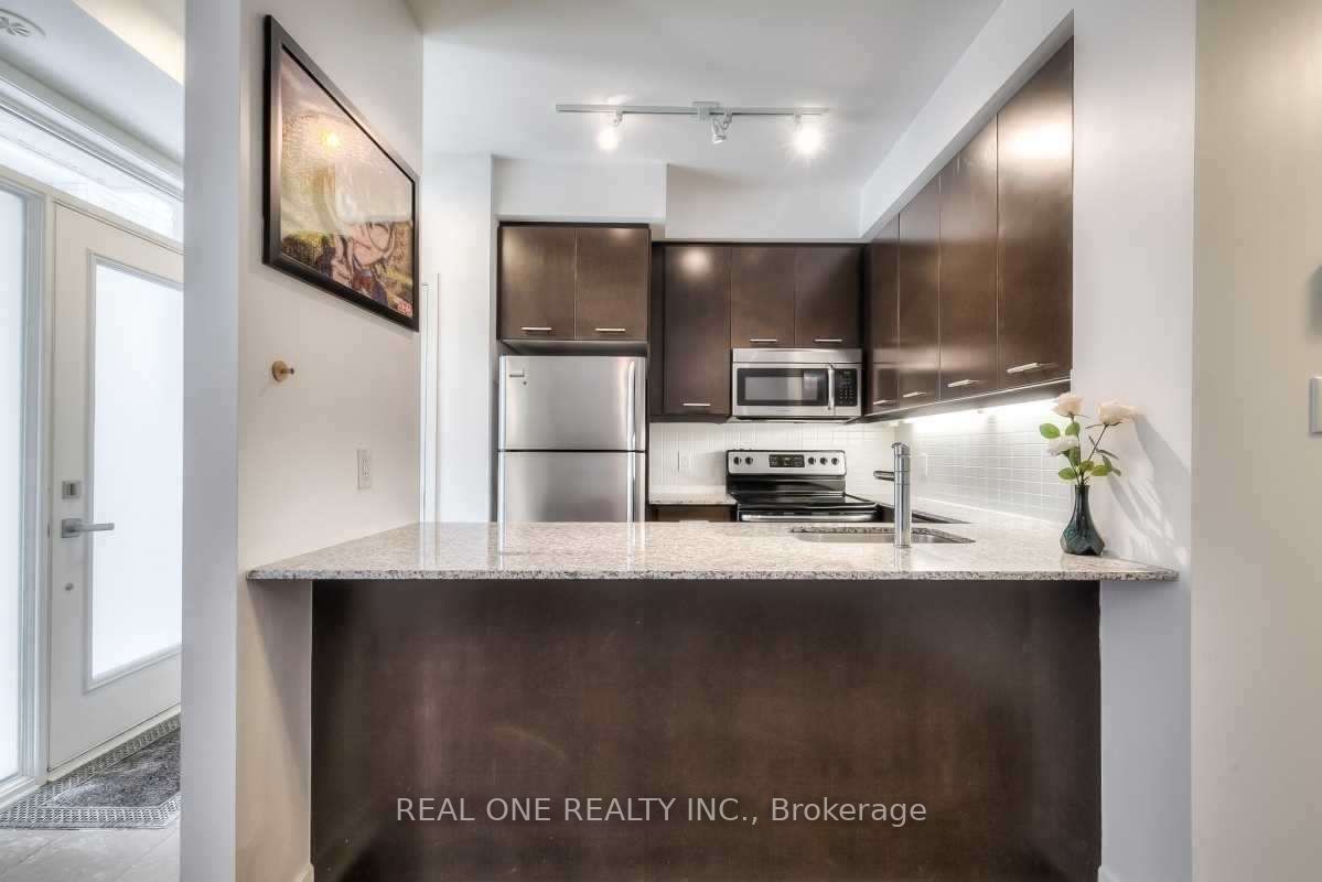 370 Square One Drive Th23 C Property Photo 4