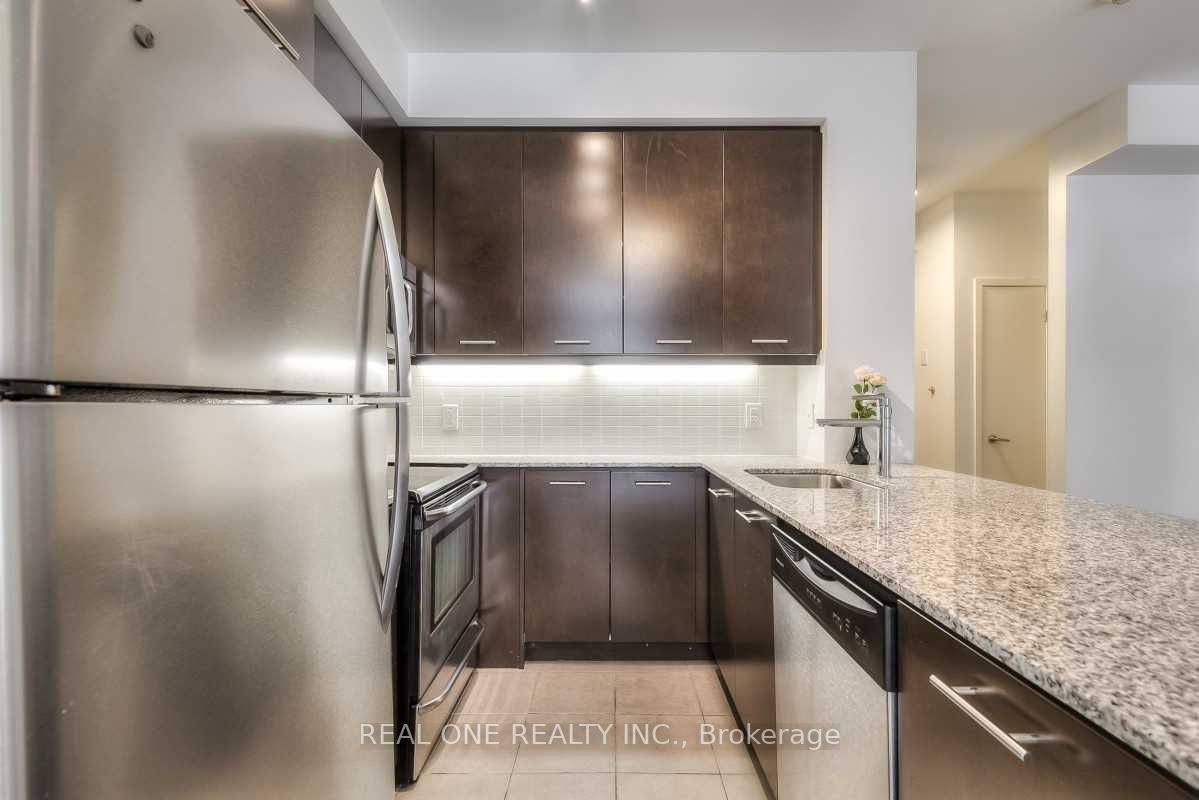 370 Square One Drive Th23 C Property Photo 5